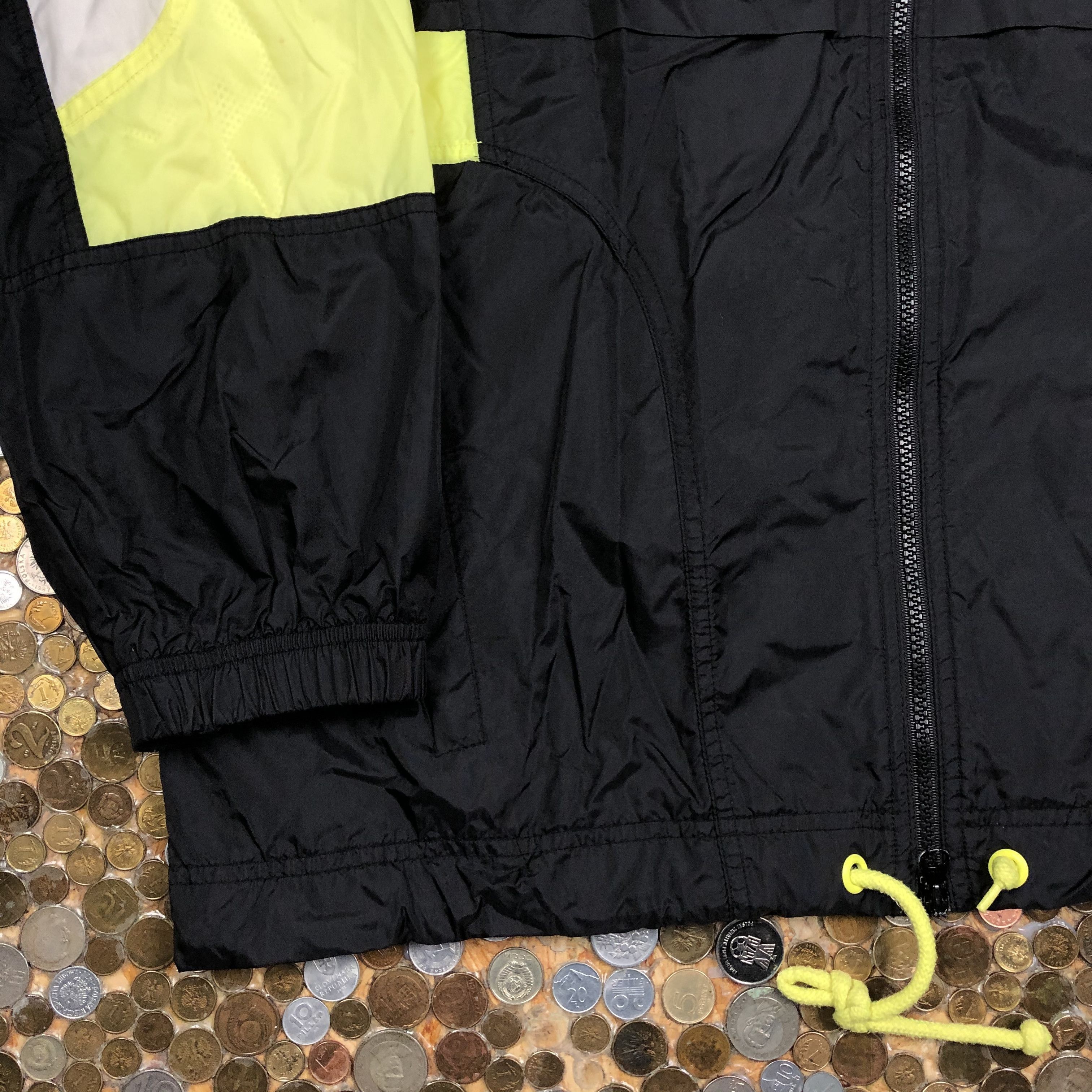 Nike Nike BVB vintage light jacket Jacket Size US L / EU 52-54 / 3 - 3 Thumbnail