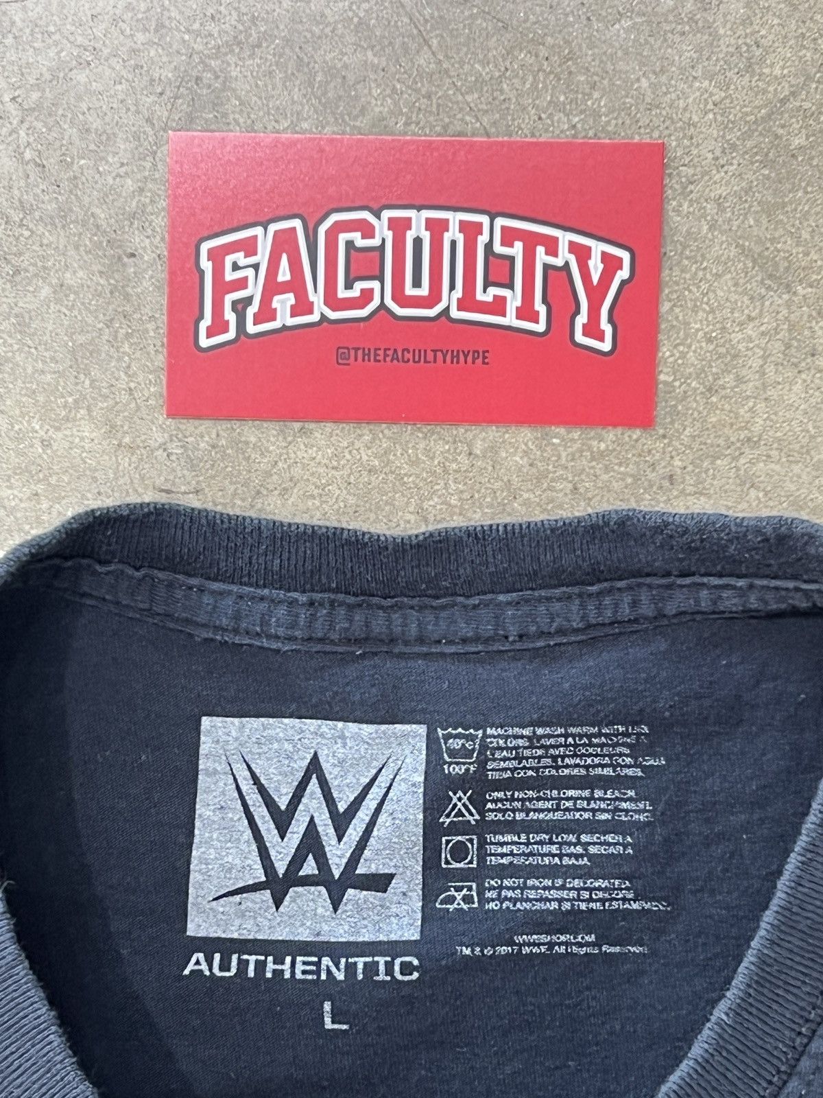 WWE WWE The Fiend and Alexa Bliss Let Me In Wrestling Tee Large Size US L / EU 52-54 / 3 - 3 Thumbnail