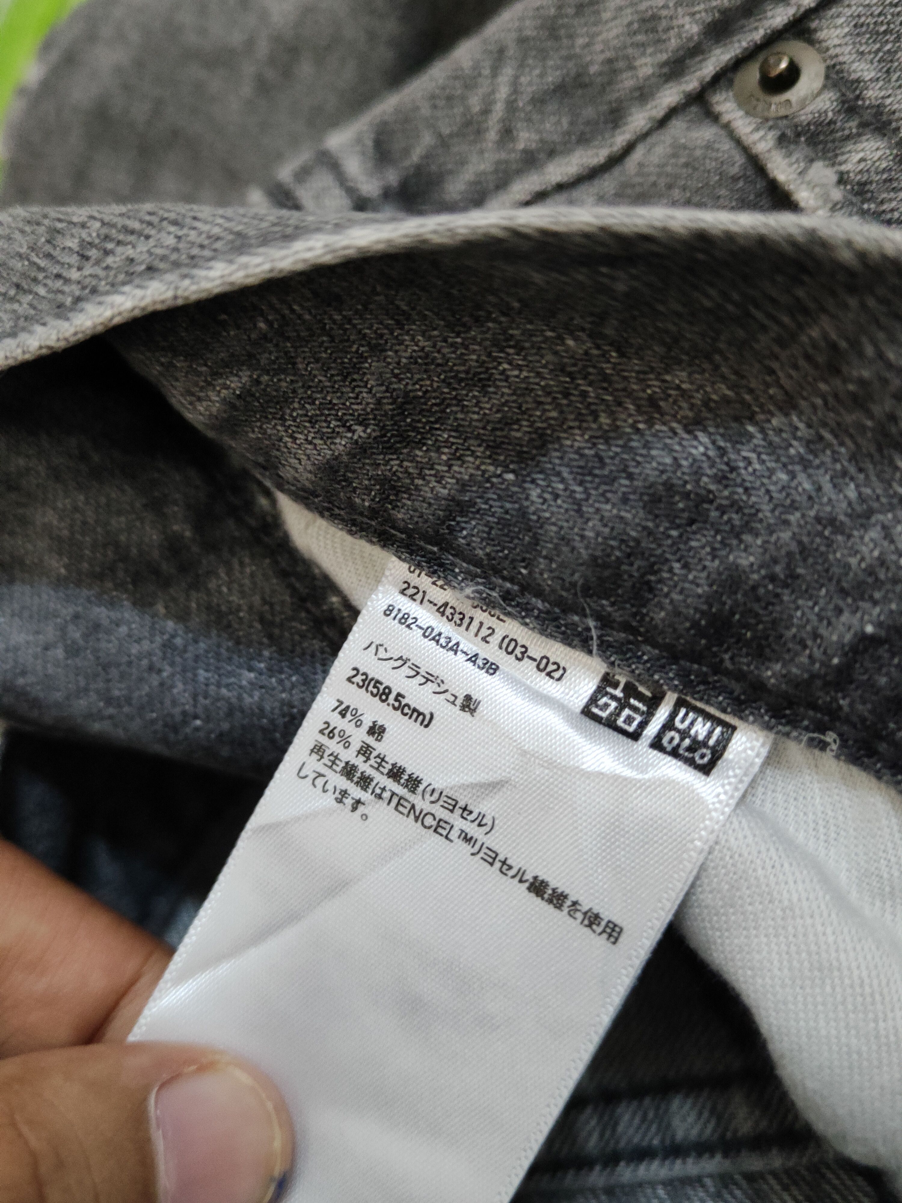 Japanese Brand Uniqlo Black Distressed Ripped denim Jeans #W1561 Size US 28 / EU 44 - 15 Thumbnail
