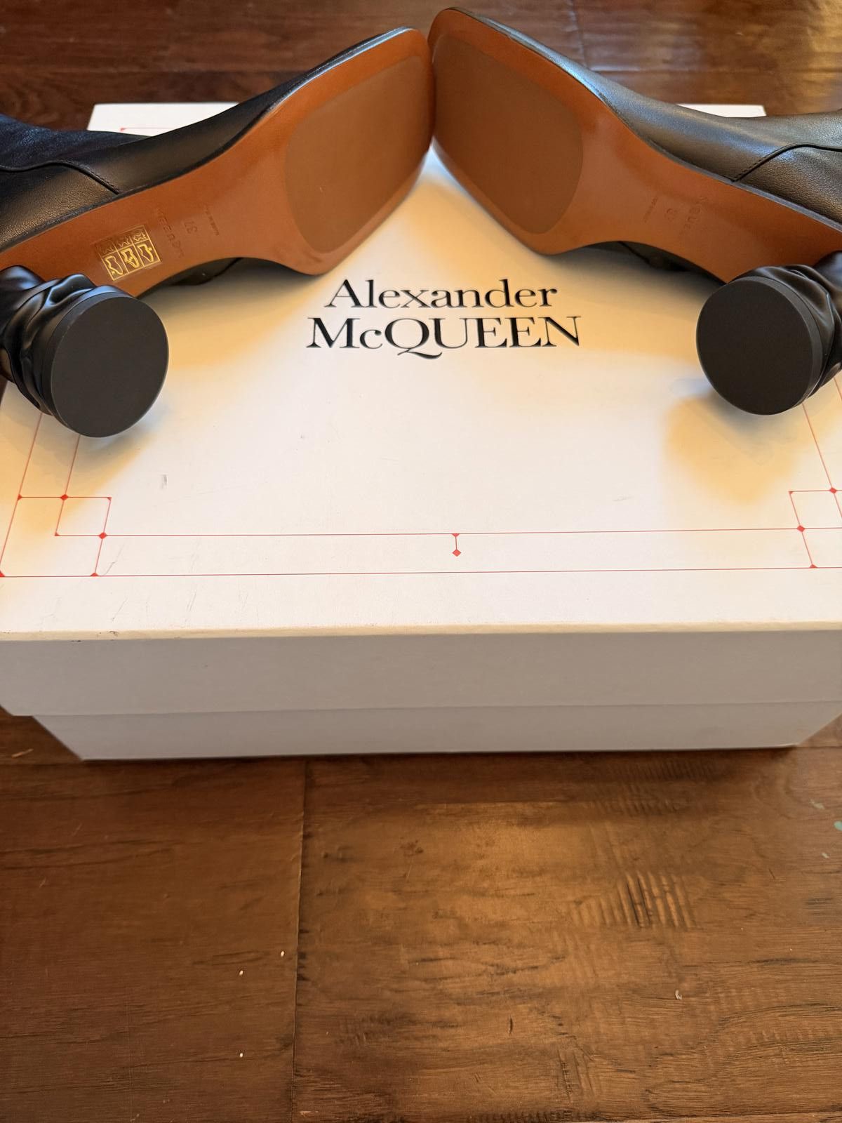 Alexander McQueen Alexander McQueen Leather Ankle Boots with Sculpted Heel Size US 7 / IT 37 - 5 Thumbnail