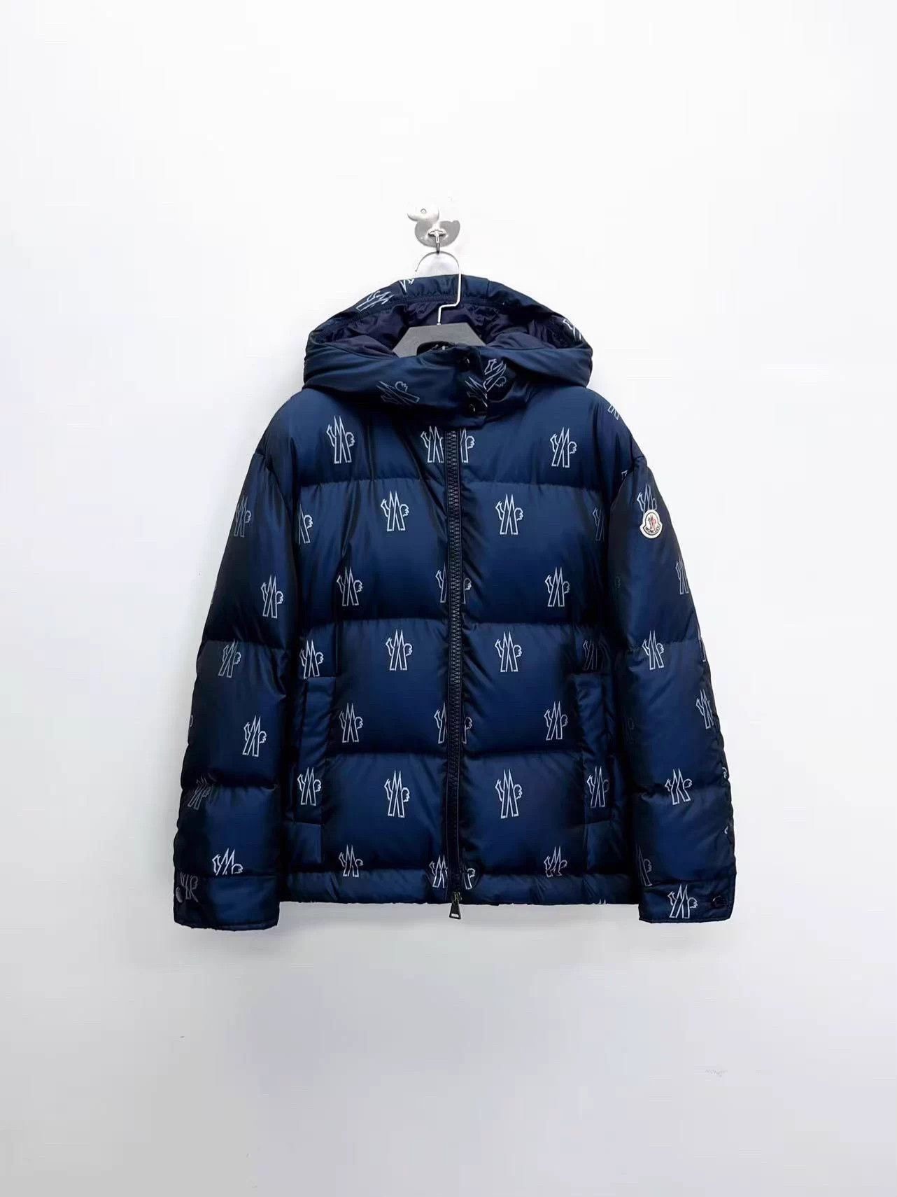 Moncler [Moncler] Limited Edition Feather Series Dark Jacket Size M / US 6-8 / IT 42-44 - 1 Thumbnail