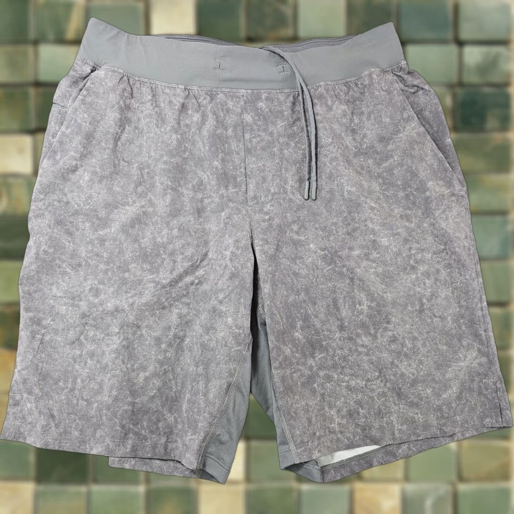 Lululemon Lululemon Mens Large Gray Marble Athletic Shorts Zip Pocket Drawstring Waist Size US 33 - 1 Thumbnail