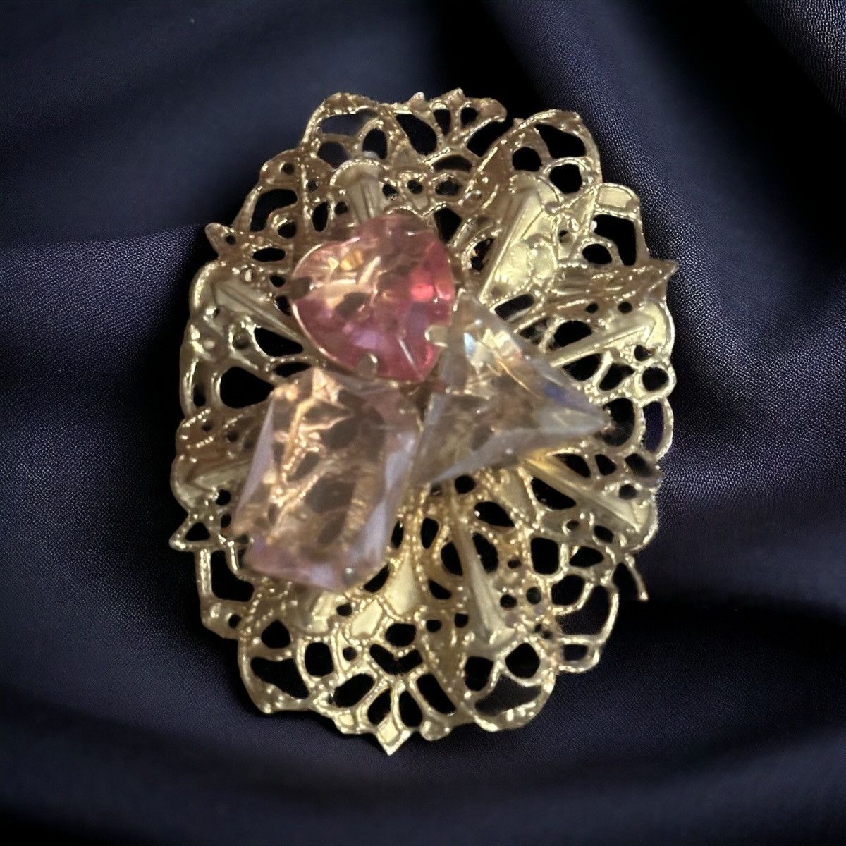 Vintage Vintage gold tone pink gemstone filigree brooch Size ONE SIZE - 1 Thumbnail
