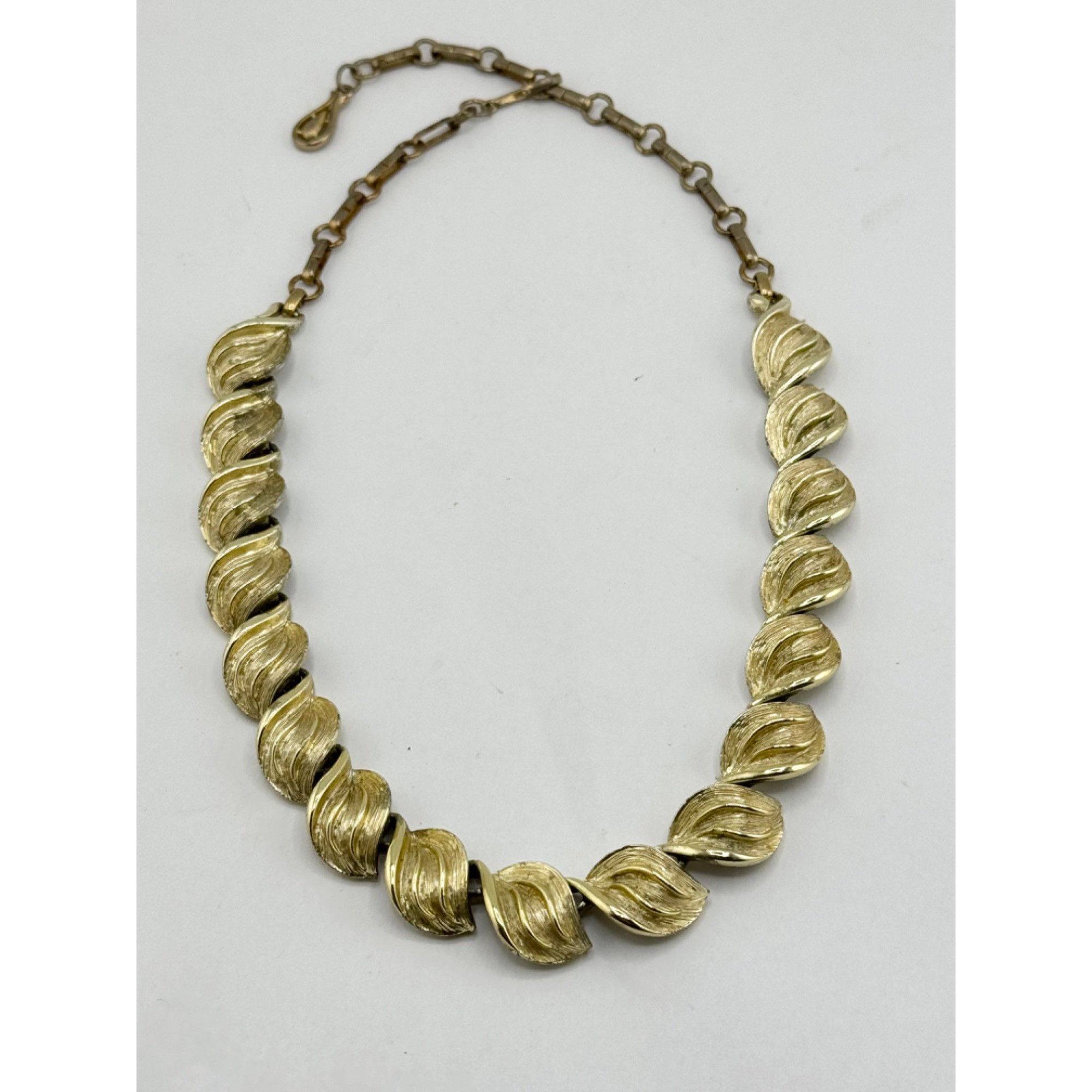 Vintage Vintage Coro gold textured collar necklace Size ONE SIZE - 2 Thumbnail