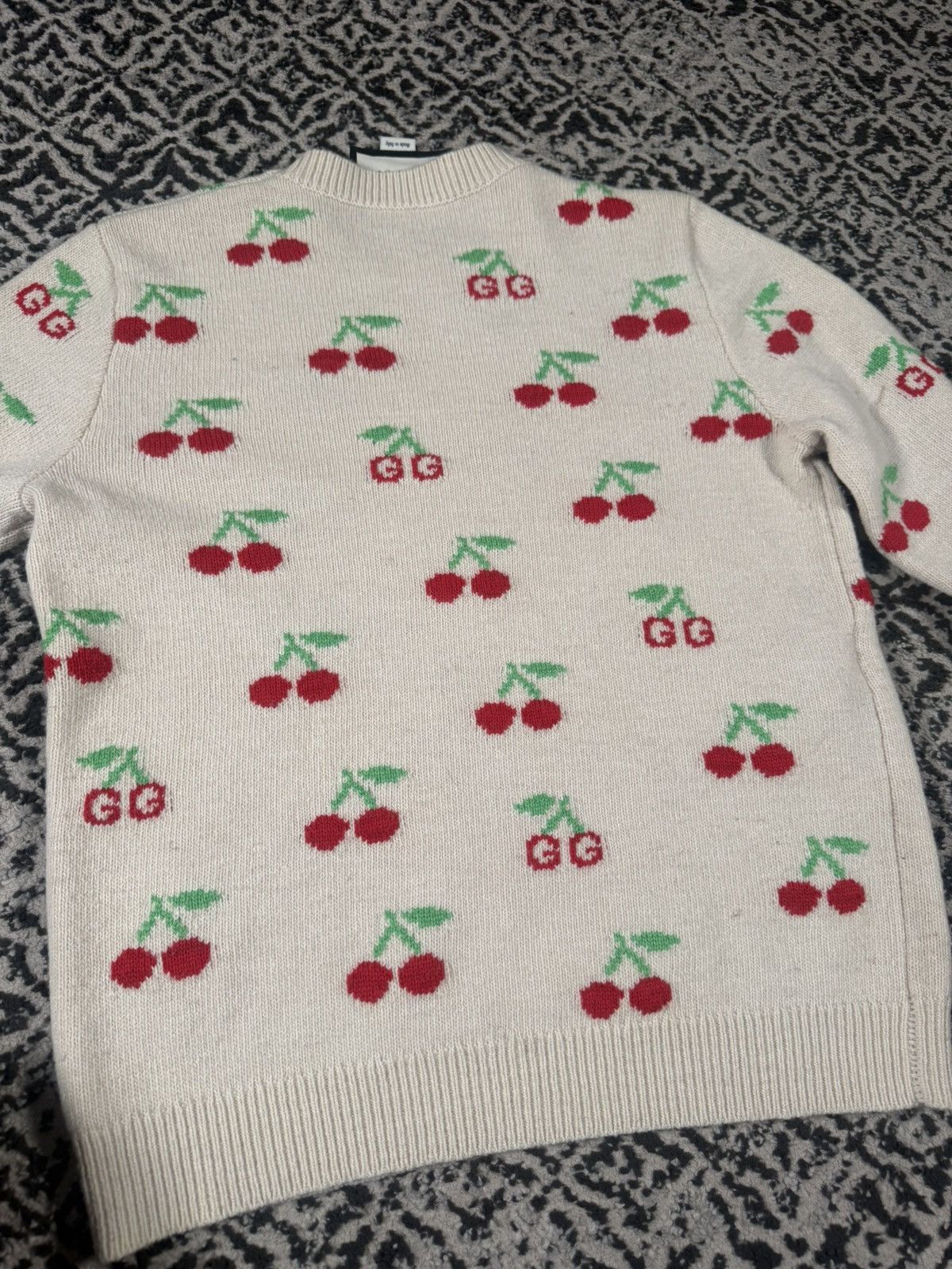 Gucci Gucci Wool Cherry Sweater Pullover Size Small Cream/Red Size S / US 4 / IT 40 - 10 Thumbnail
