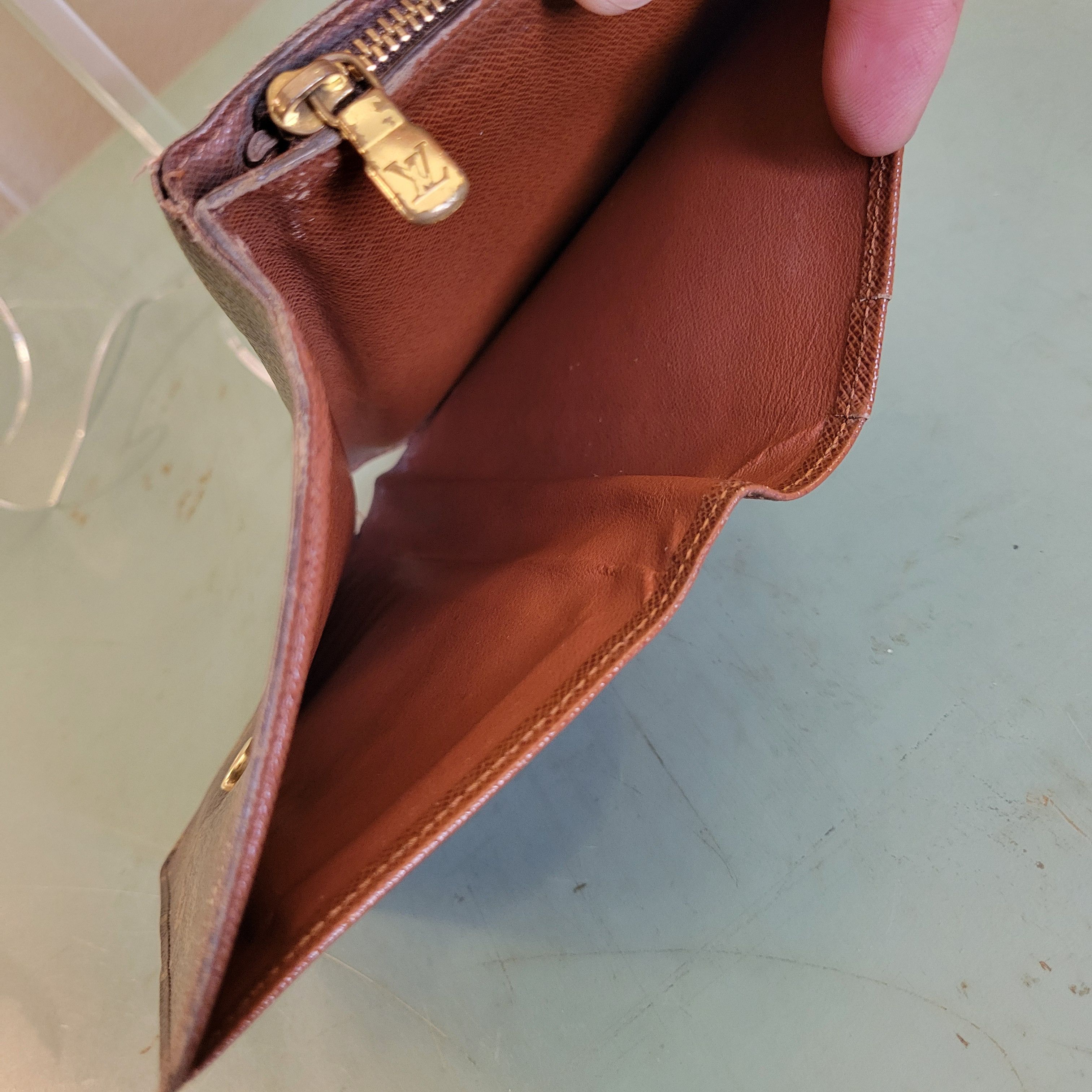 Louis Vuitton Louis Vuitton Monogram Porte Papier Snap Zip Passport Wallet Size ONE SIZE - 15 Thumbnail