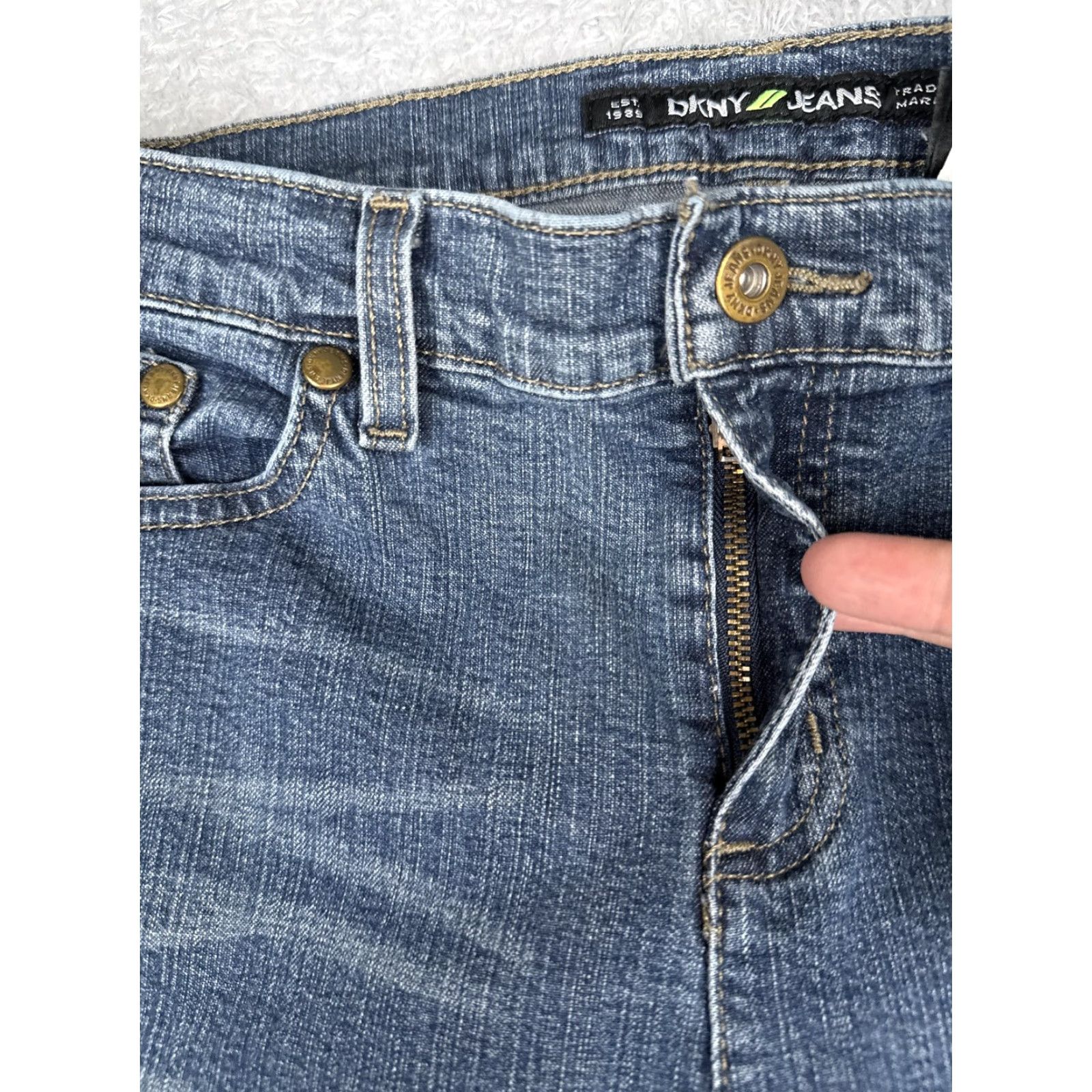 DKNY VINTAGE DKNY Jeans Straight Jeans Womens 12 Blue Mid Rise Distressed Denim 32x30 Raw Hem Size 34" / US 12 / IT 48 - 5 Thumbnail