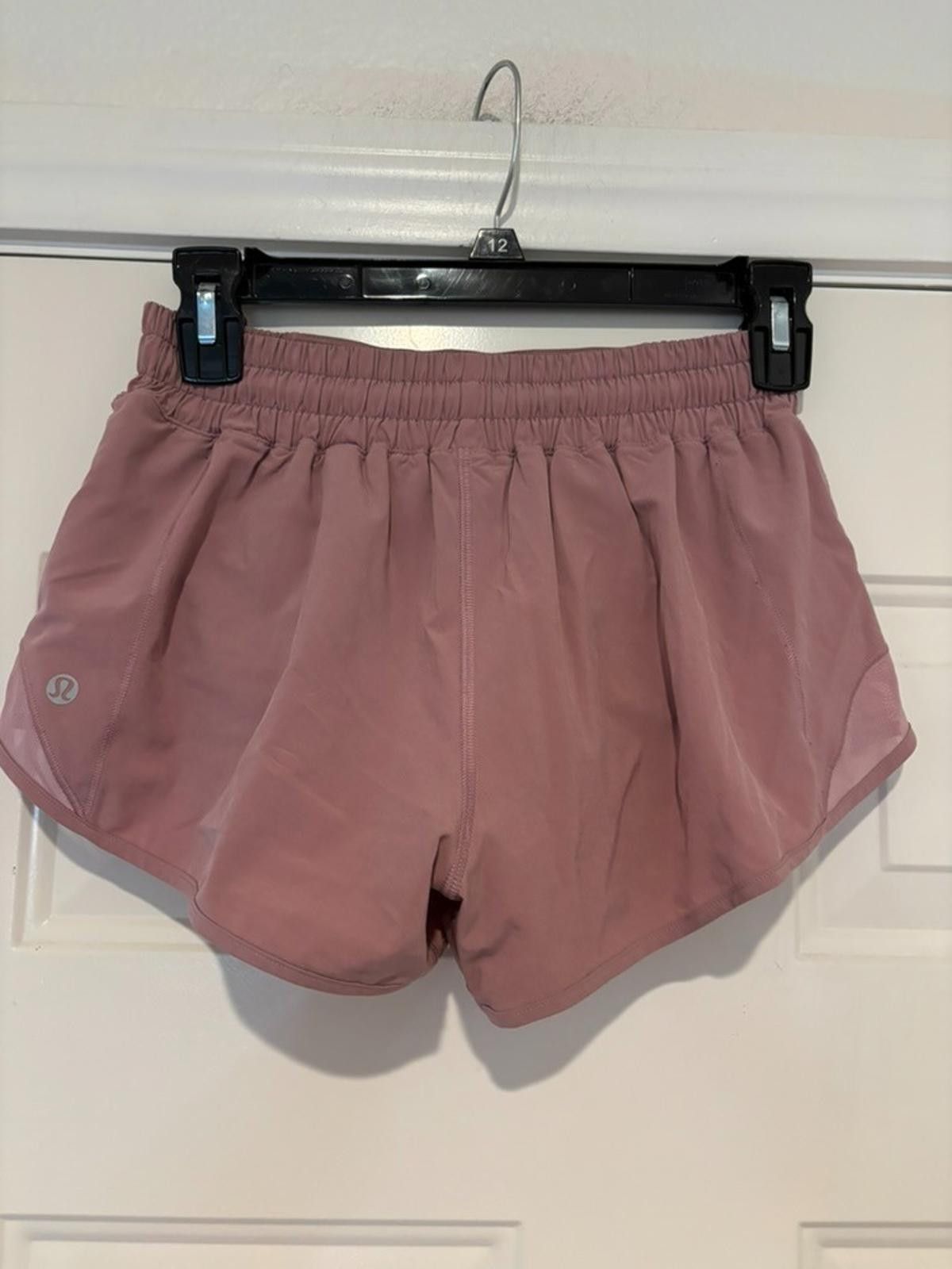 Lululemon Women's blush Lululemon sz 4 athletic shorts #619 Size 27" / US 4 / IT 40 - 1 Thumbnail