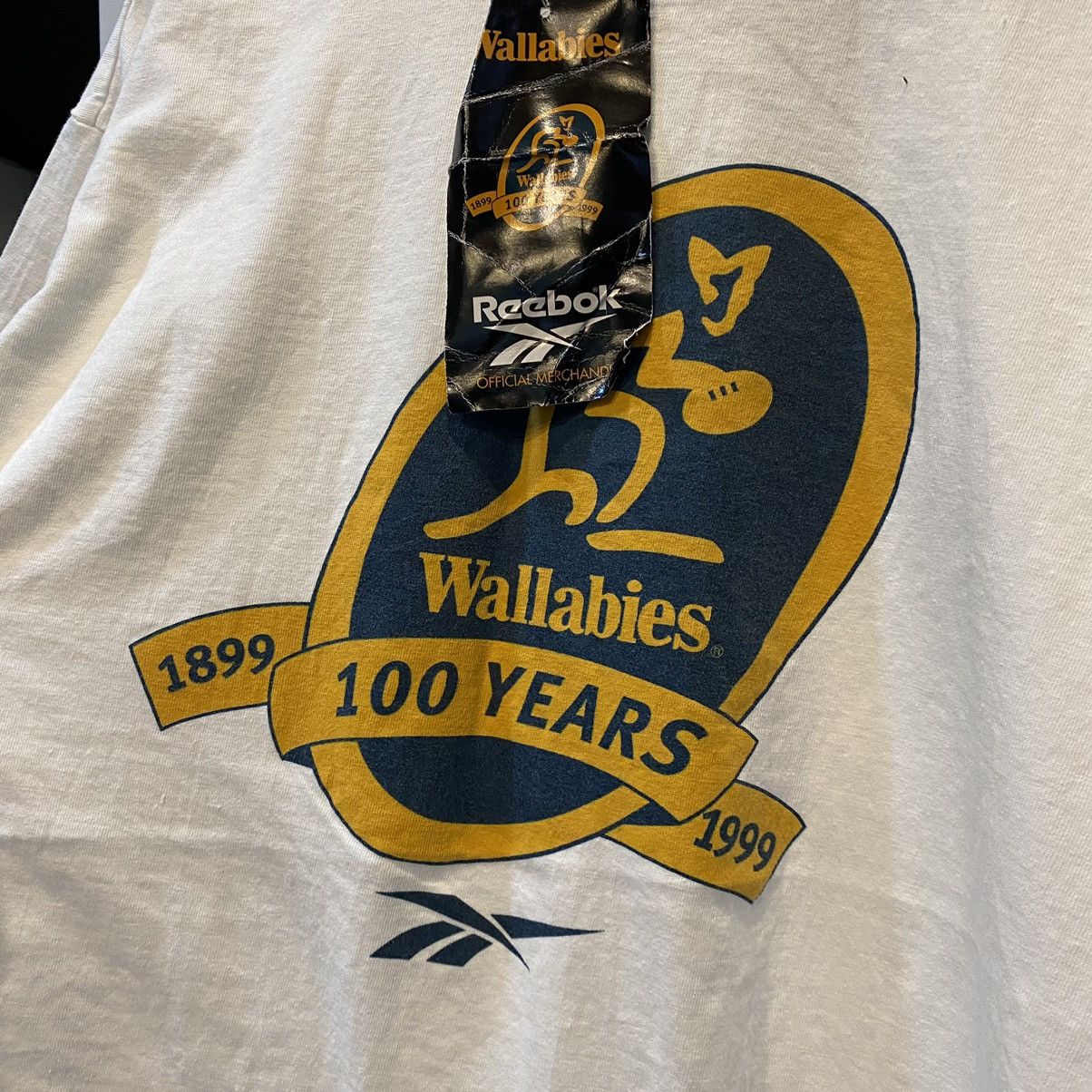 Reebok DEADSTOCK wallabies australian rugby streetwear tee size L Size US L / EU 52-54 / 3 - 5 Thumbnail