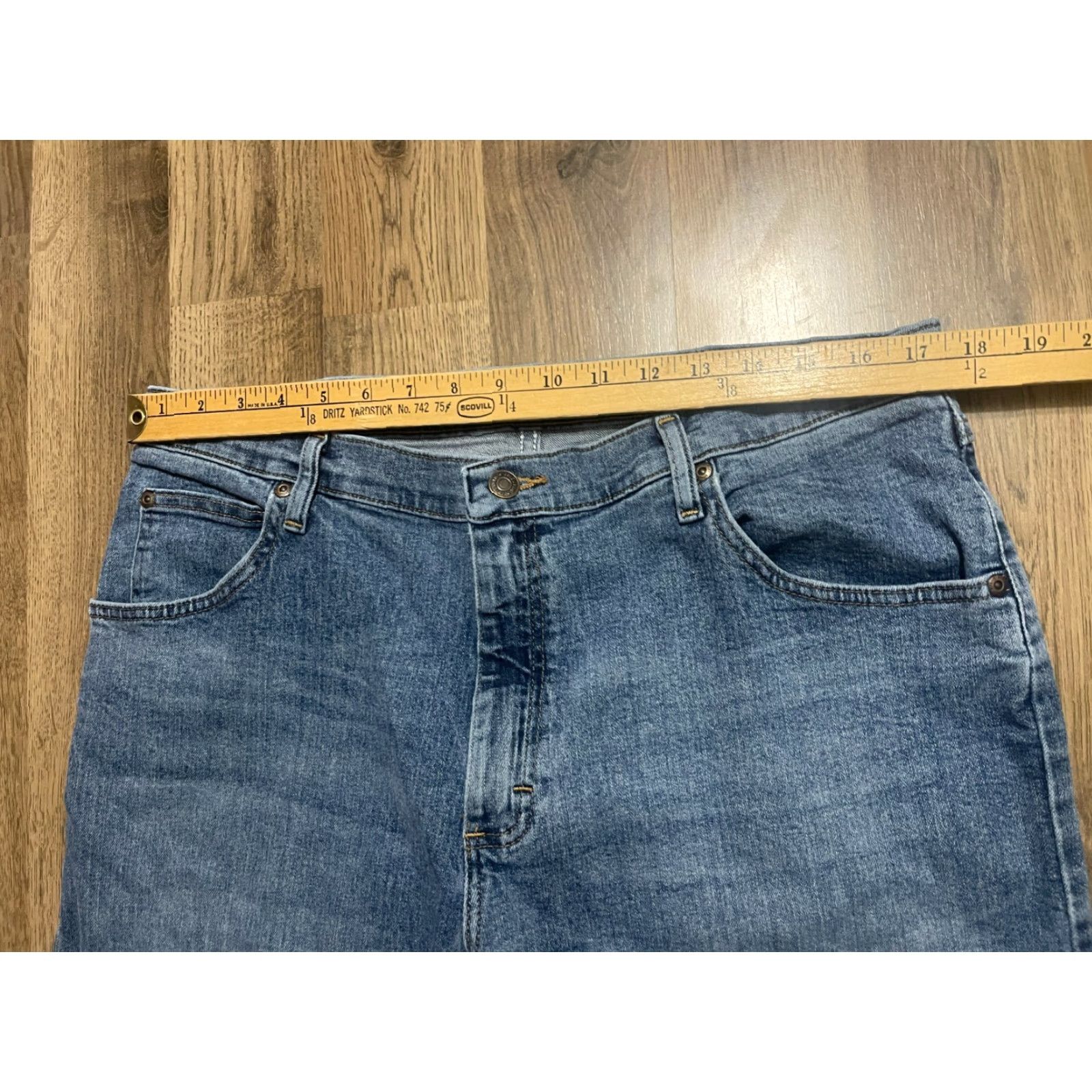 Wrangler Wrangler Jeans Men’s 35x27.5 Blue Denim Straight Pockets Vintage No 35x27.5 Regular Jeans Men’s Size US 35 - 6 Thumbnail
