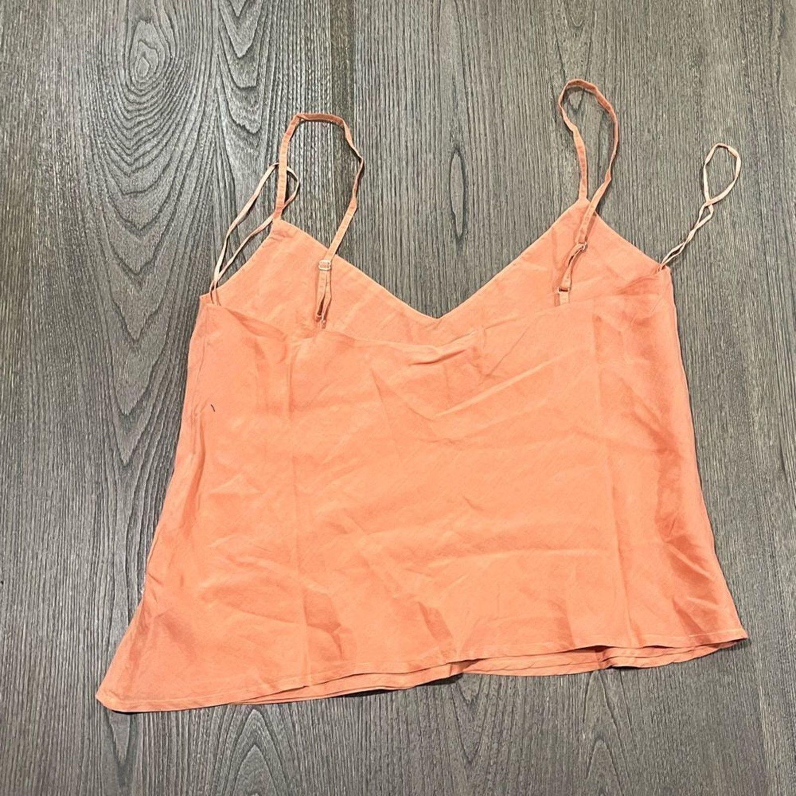 Guess NWOT Guess Peach Spaghetti Strap Cropped Tank Top Size M Size M / US 6-8 / IT 42-44 - 4 Thumbnail