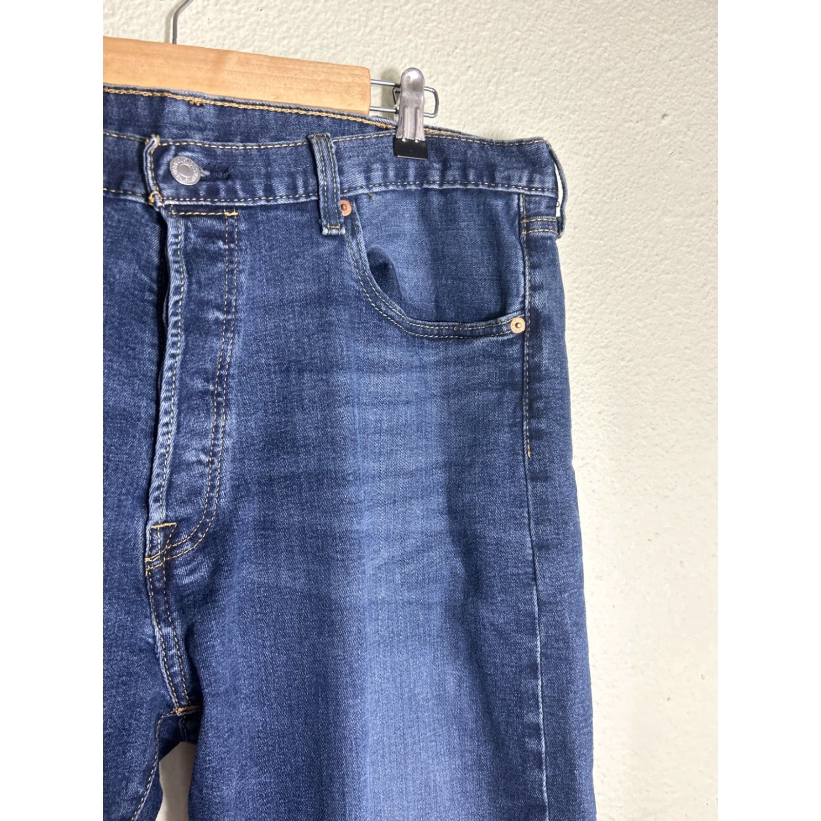 Levi's Levi’s 501 Jeans Relaxed Straight Button Fly 38x30 Medium Wash Blue Mens Jeans Size US 38 / EU 54 - 5 Thumbnail