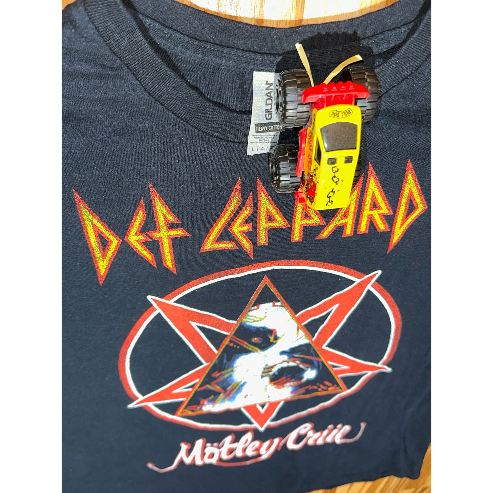 Def Leppard Def Leopard X Motley Crew Poison 2022 Tour Tshirt Size Large Size US L / EU 52-54 / 3 - 6 Thumbnail