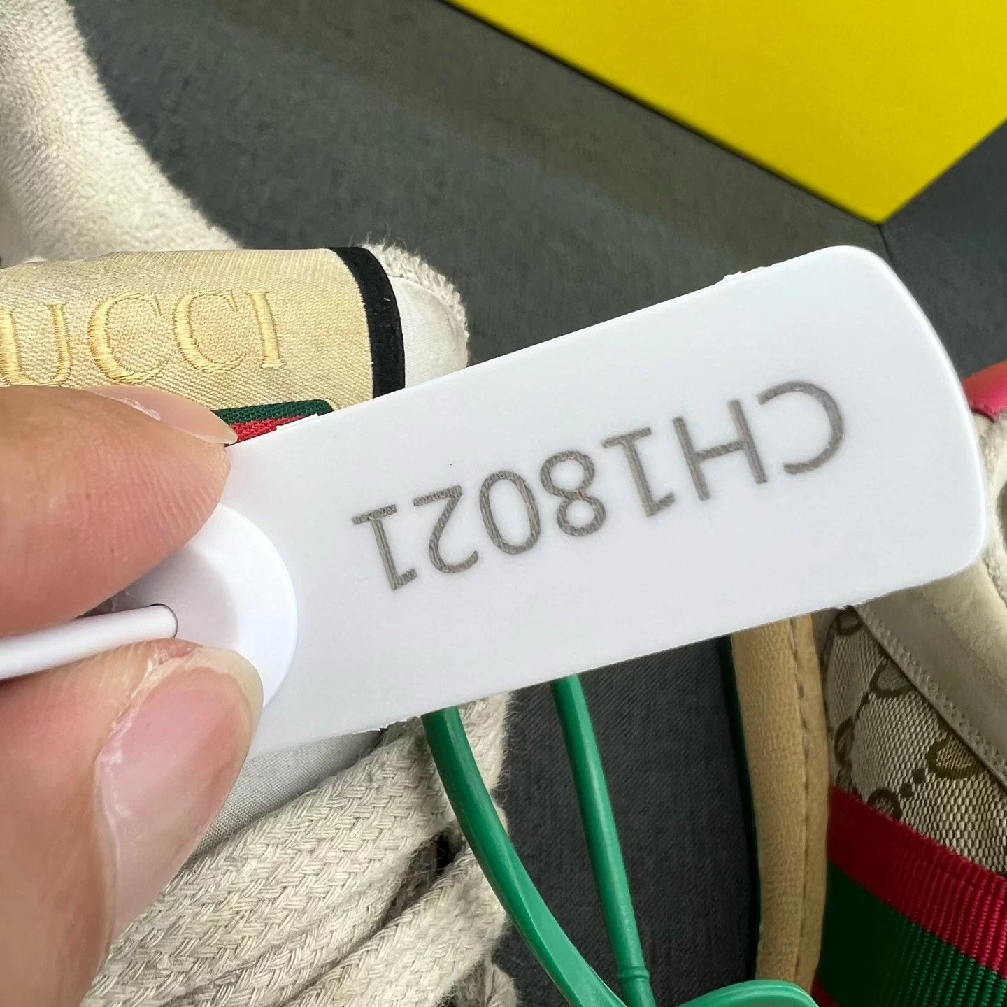 Gucci Gucci distressed sneakers fuchsia size 36 Size US 6 / IT 36 - 9 Thumbnail