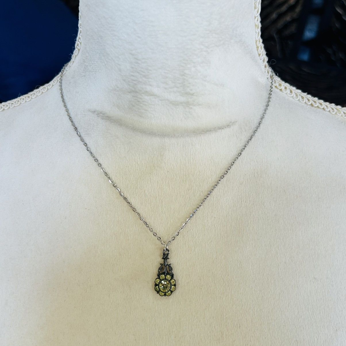 Handmade Handcrafted elegant vintage glass stone pendant necklace Size ONE SIZE - 3 Thumbnail