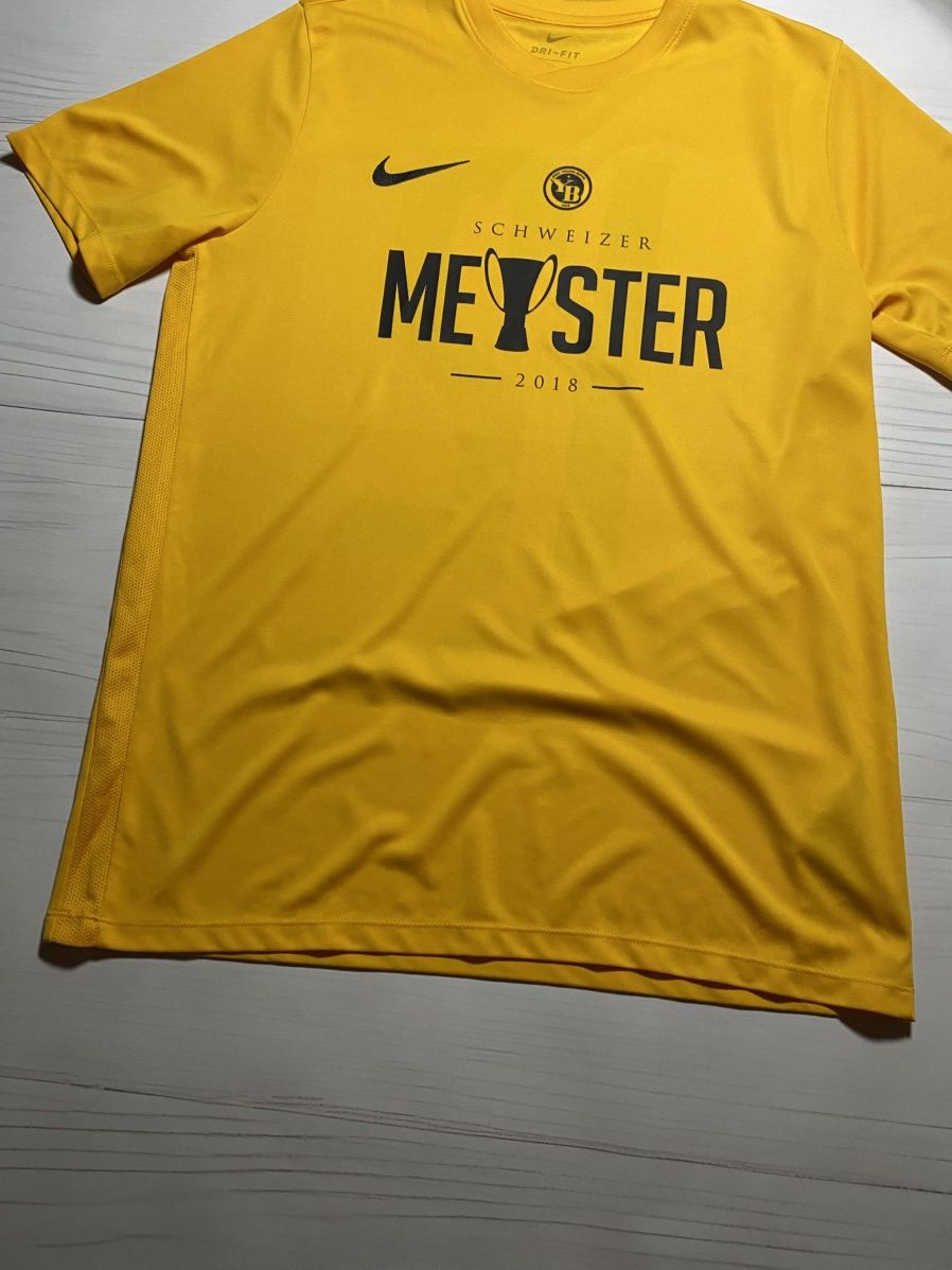 Nike Nike BSC Young Boys 2018 Champions Switzerland jersey Size US L / EU 52-54 / 3 - 5 Thumbnail