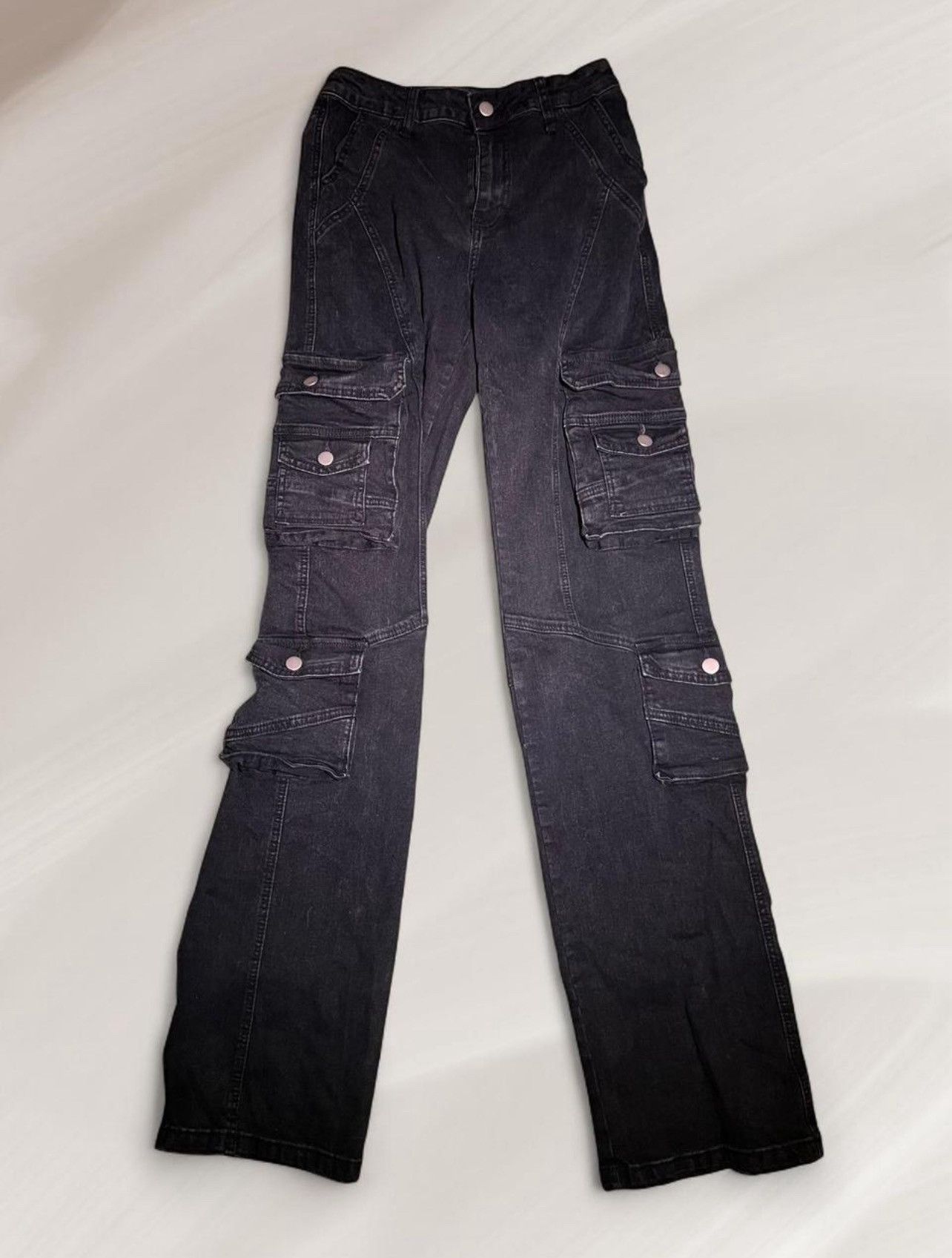 Fashion Nova Fashion Nova black cargo pants with multiple utility pockets Size 26" / US 2 / IT 38 - 2 Thumbnail