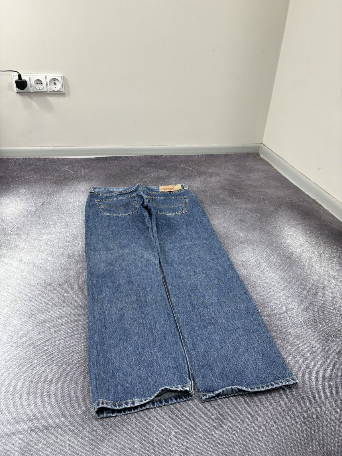 Levi's Vintage Levi’s 501 Men’s Straight Fit Blue USA Denim Jeans Size US 33 - 3 Thumbnail