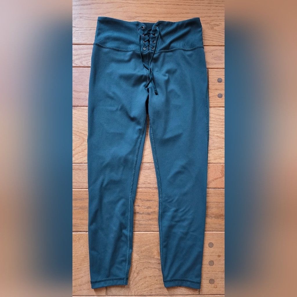 Victoria's Secret Victoria's Secret On Point Flow Leggings Size 27" / US 4 / IT 40 - 1 Thumbnail