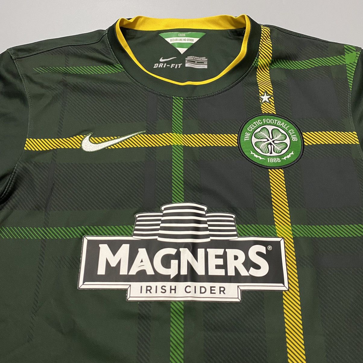 Nike Celtic FC 2014-2015 Away Jersey Mens S Size Football Jersey Size US S / EU 44-46 / 1 - 5 Thumbnail