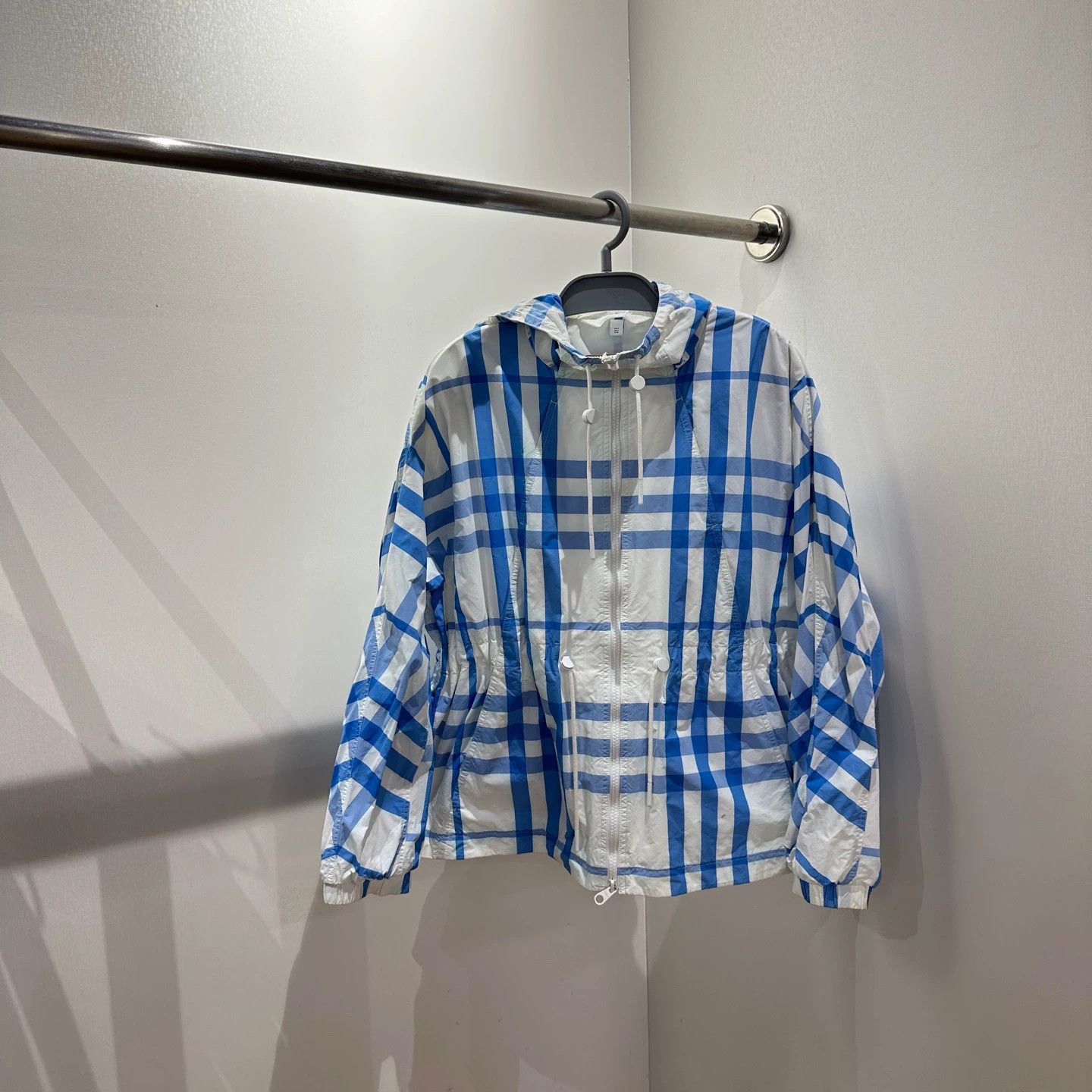 Burberry Burberry may734 Blue White Check Hooded Jacket UK4 Size XS / US 0-2 / IT 36-38 - 1 Thumbnail