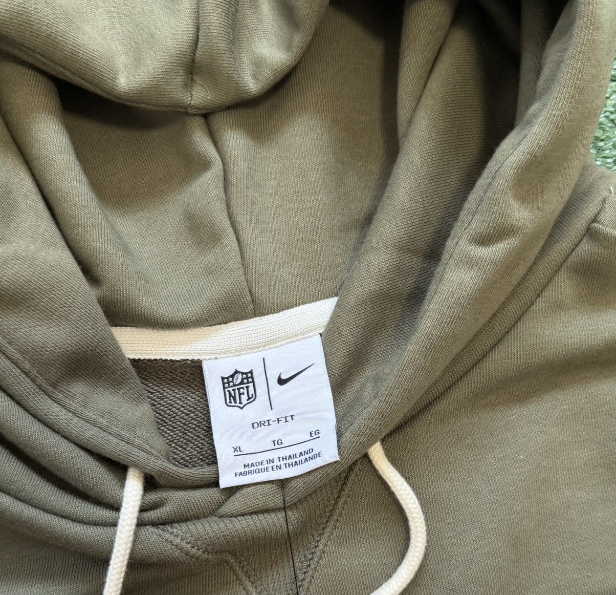 Nike Nike Las Vegas Raiders 2025 Salute To Service Hoodie Size XL Size US XL / EU 56 / 4 - 4 Thumbnail