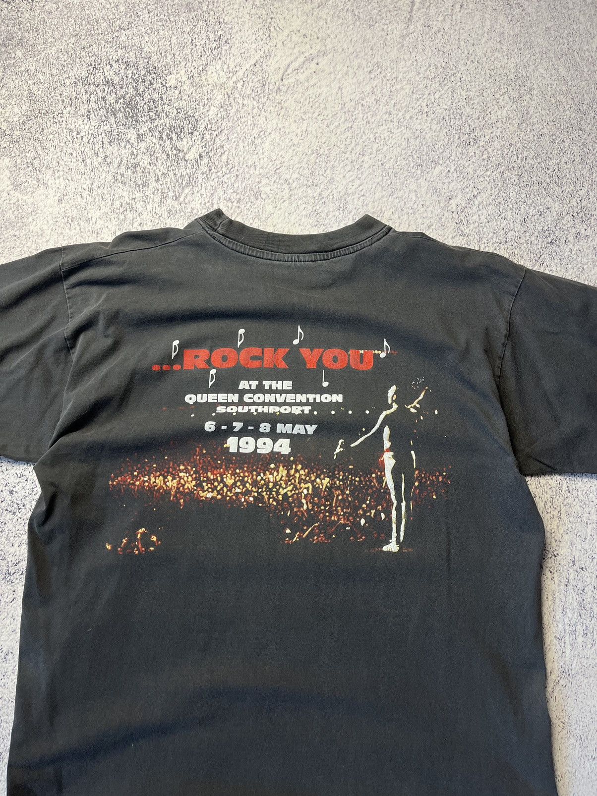 Band Tees Vintage T-shirt We Will We Will Rock You ! Queen Song Size US L / EU 52-54 / 3 - 12 Thumbnail