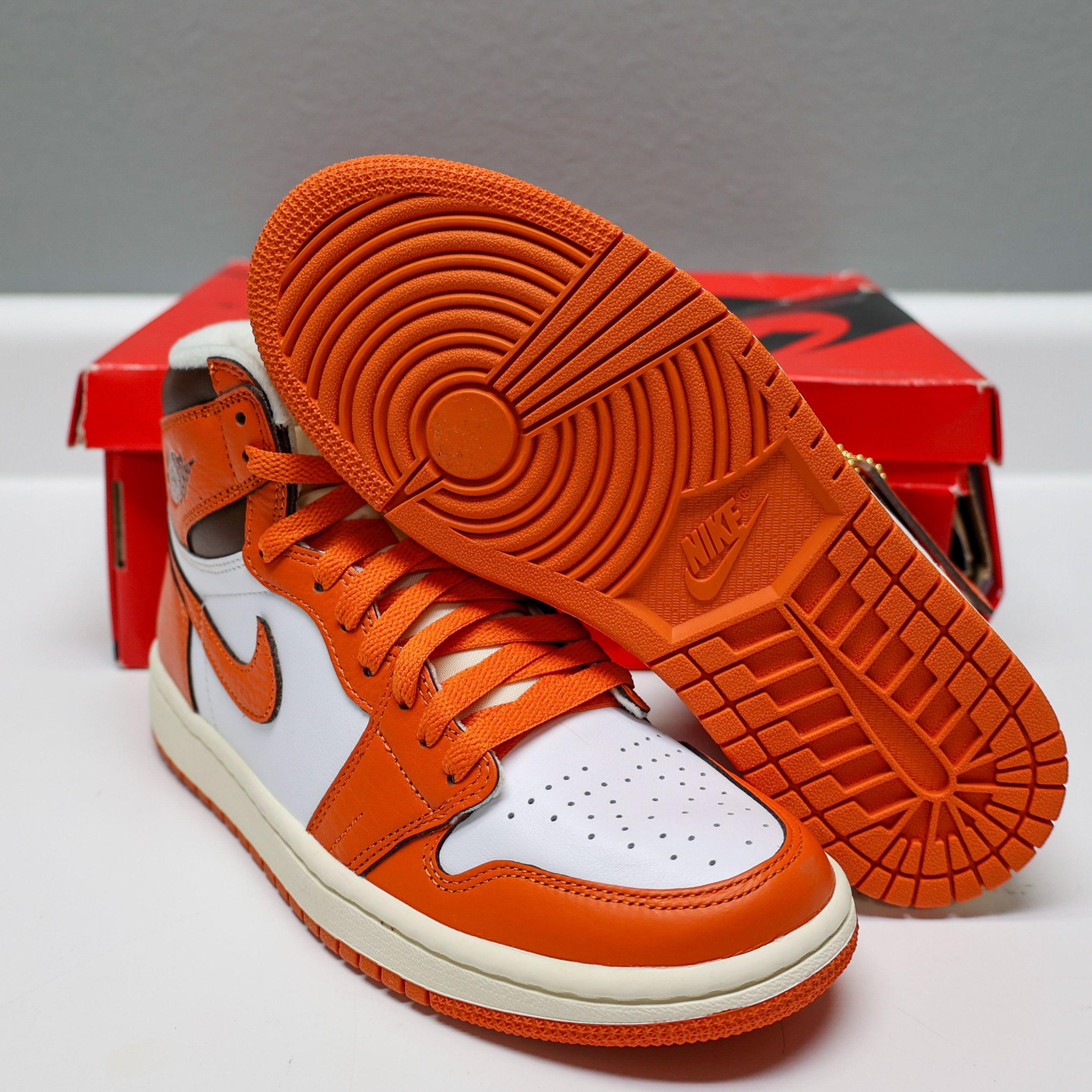 Jordan Brand × Nike Air Jordan 1 High OG “Starfish” Women size 8/ Men 6.5 Size US 6.5 / EU 39-40 - 3 Thumbnail