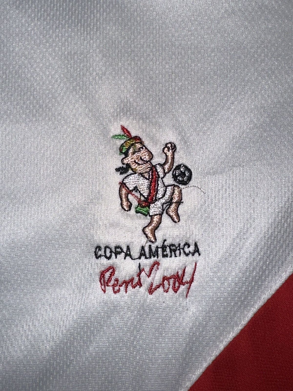 Vintage PERU Copa America 2004 Jersey Size US S / EU 44-46 / 1 - 3 Thumbnail