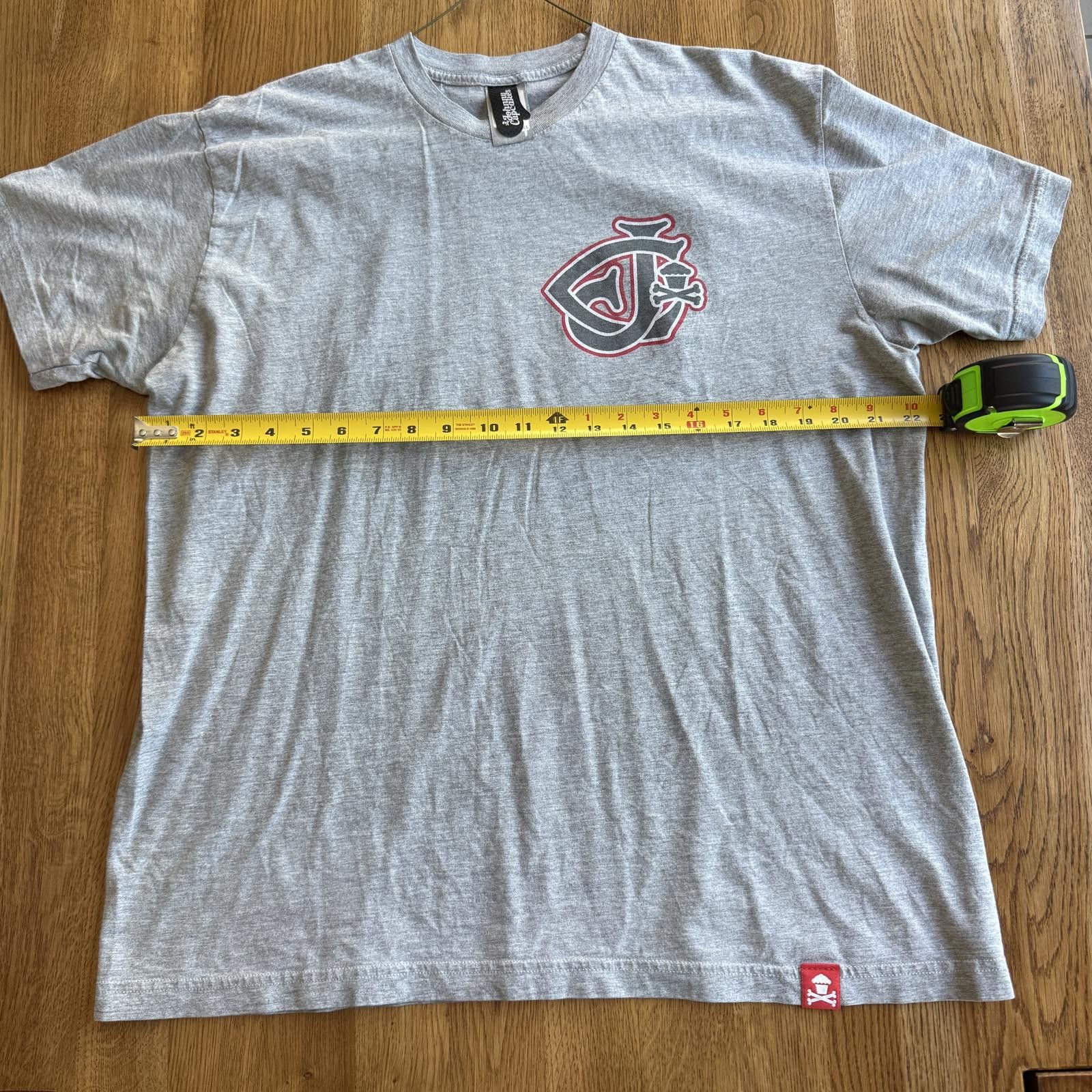 Unknown London Johnny Cupcakes Crest Shirt Vintage Vault Size XL Size US L / EU 52-54 / 3 - 2 Thumbnail