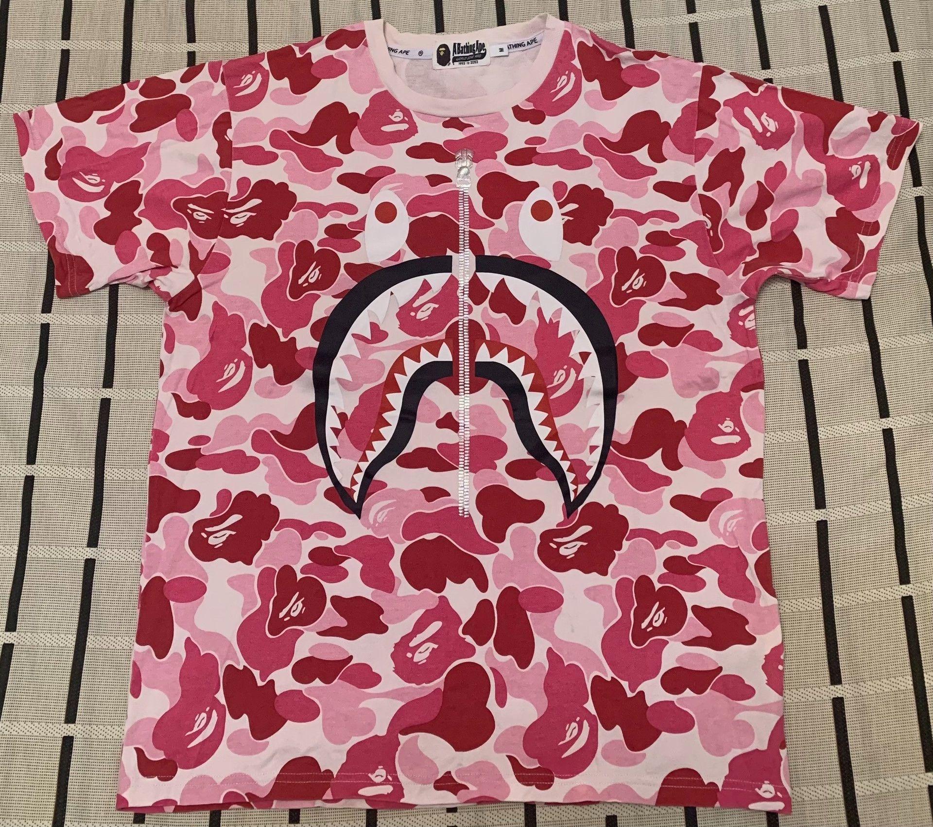 Bape Bape Shark Camo Pink T-Shirt M Men Size US M / EU 48-50 / 2 - 1 Thumbnail