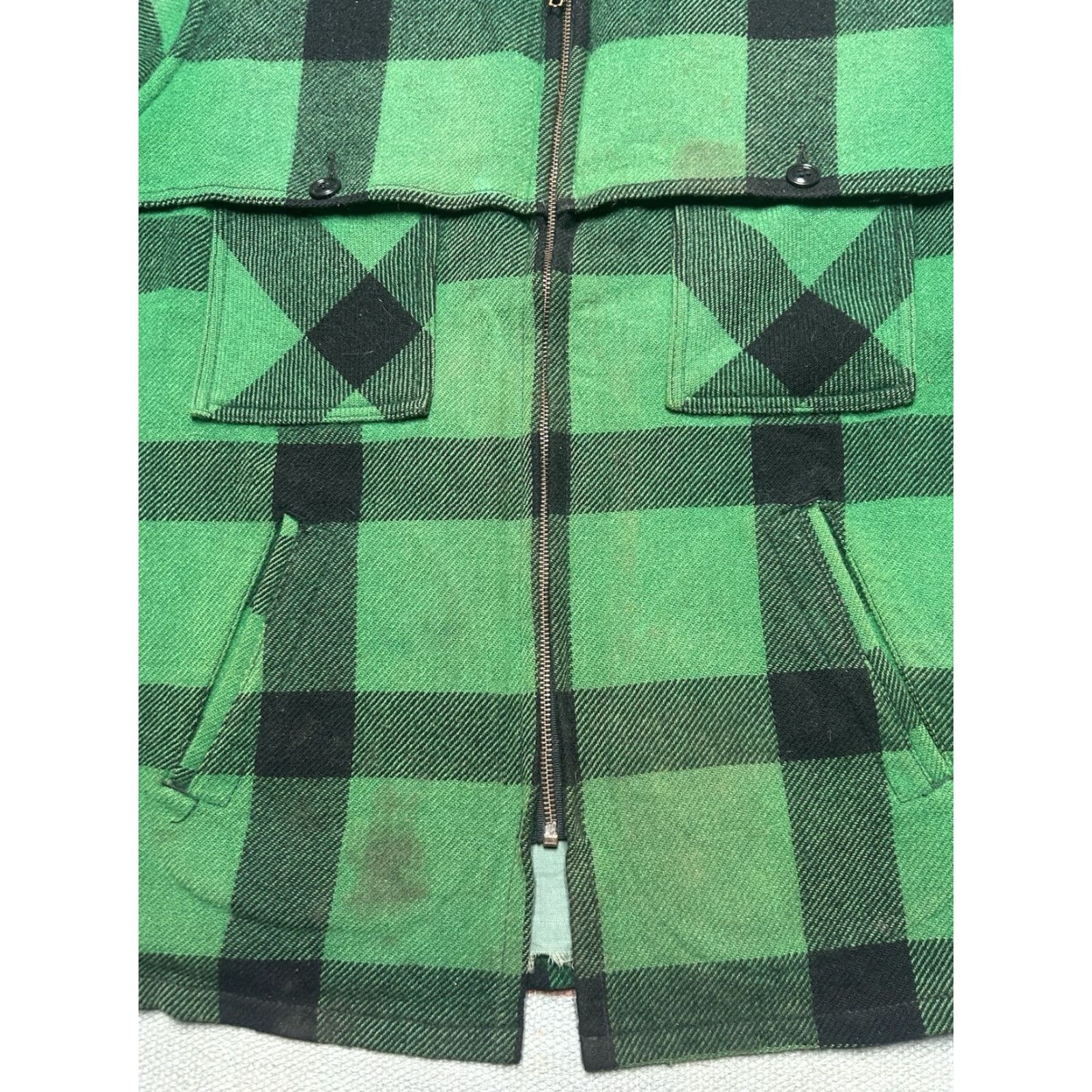Vintage VINTAGE LL Bean Wool Cruiser Jacket Green Buffalo Plaid Distressed Cape Lg Mens 80s Hunting Jacket Size US L / EU 52-54 / 3 - 6 Thumbnail