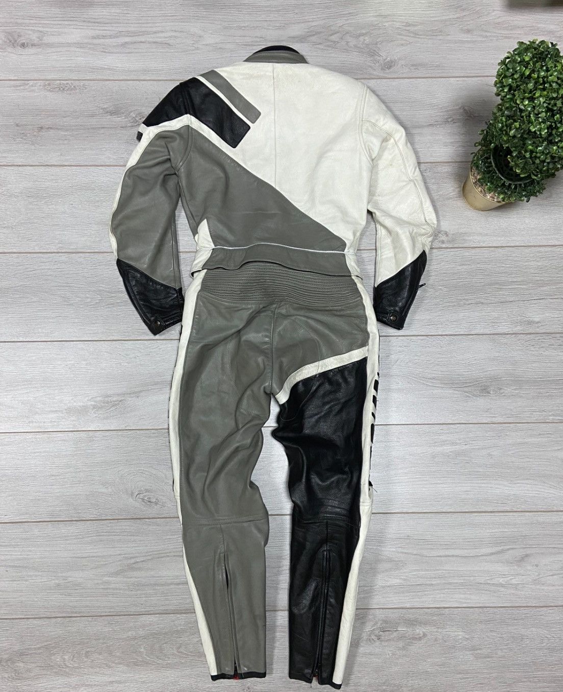 Dainese Dainese vintage big logo moto Italy leather suit pantsjacket Size US S / EU 44-46 / 1 - 11 Thumbnail