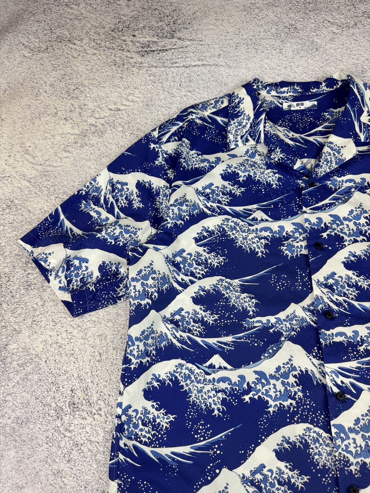 Uniqlo Uniqlo Hokusai Great Wave Hawaiian Shirt Blue Japan Art Size US M / EU 48-50 / 2 - 3 Thumbnail
