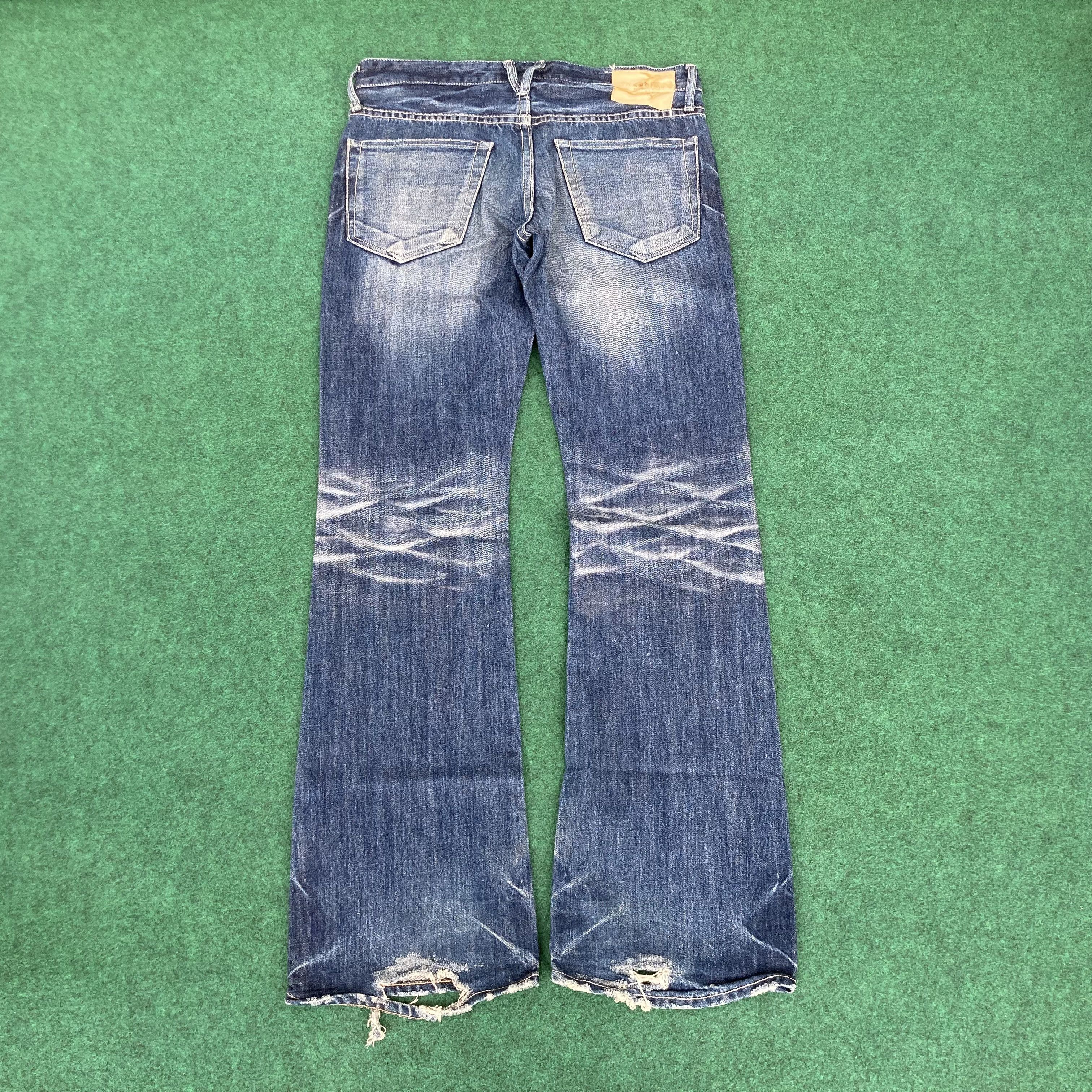 Vanquish 32x32.5 VANQUISH flared JAPAN Washed distressedJeans Size US 32 / EU 48 - 13 Thumbnail