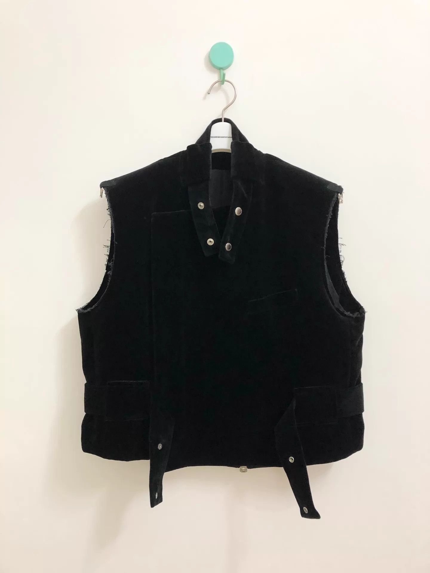 Takahiromiyashita The Soloist. TAKAHIROMIYASHITA Suede Waistcoat Size 46 Size US S / EU 44-46 / 1 - 2 Thumbnail
