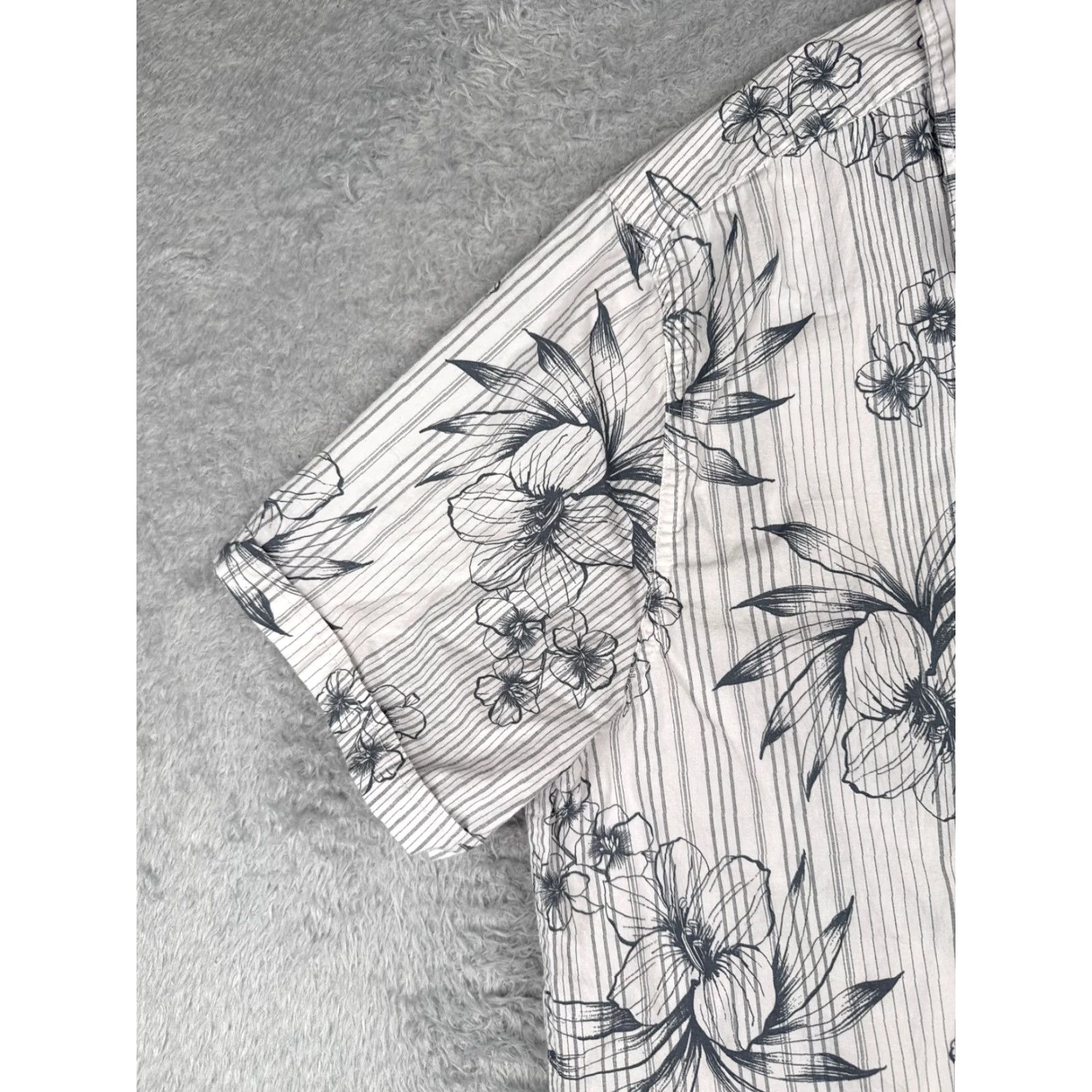 Lee Lee Shirt Men 2XL White Fitted Button Up Cotton Hawaiian Floral Short Sleeve Pinstripe Beach Vacation Aloha Resort Size US XXL / EU 58 / 5 - 3 Thumbnail