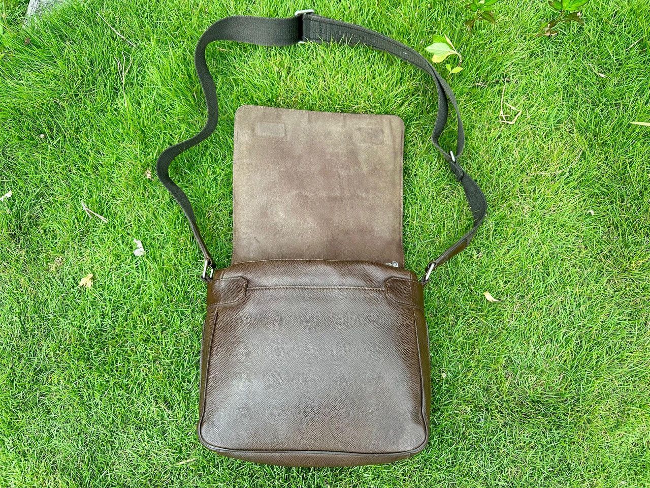Louis Vuitton Authentic Louis Vuitton Grizzli Taiga Roman PM Messenger Size ONE SIZE - 3 Thumbnail