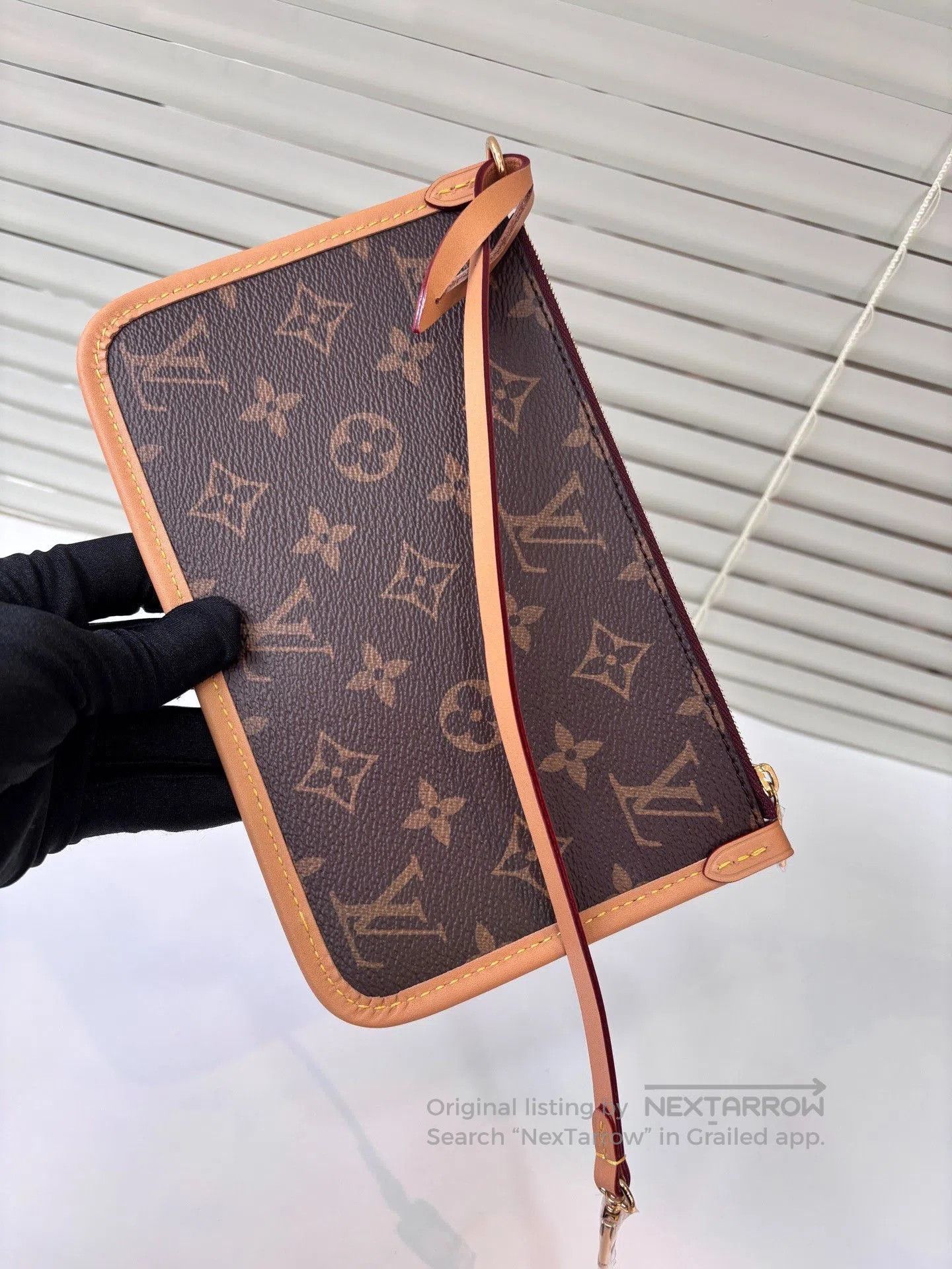 Louis Vuitton LV Classic Monogram Carryall Pouch. Size ONE SIZE - 7 Thumbnail