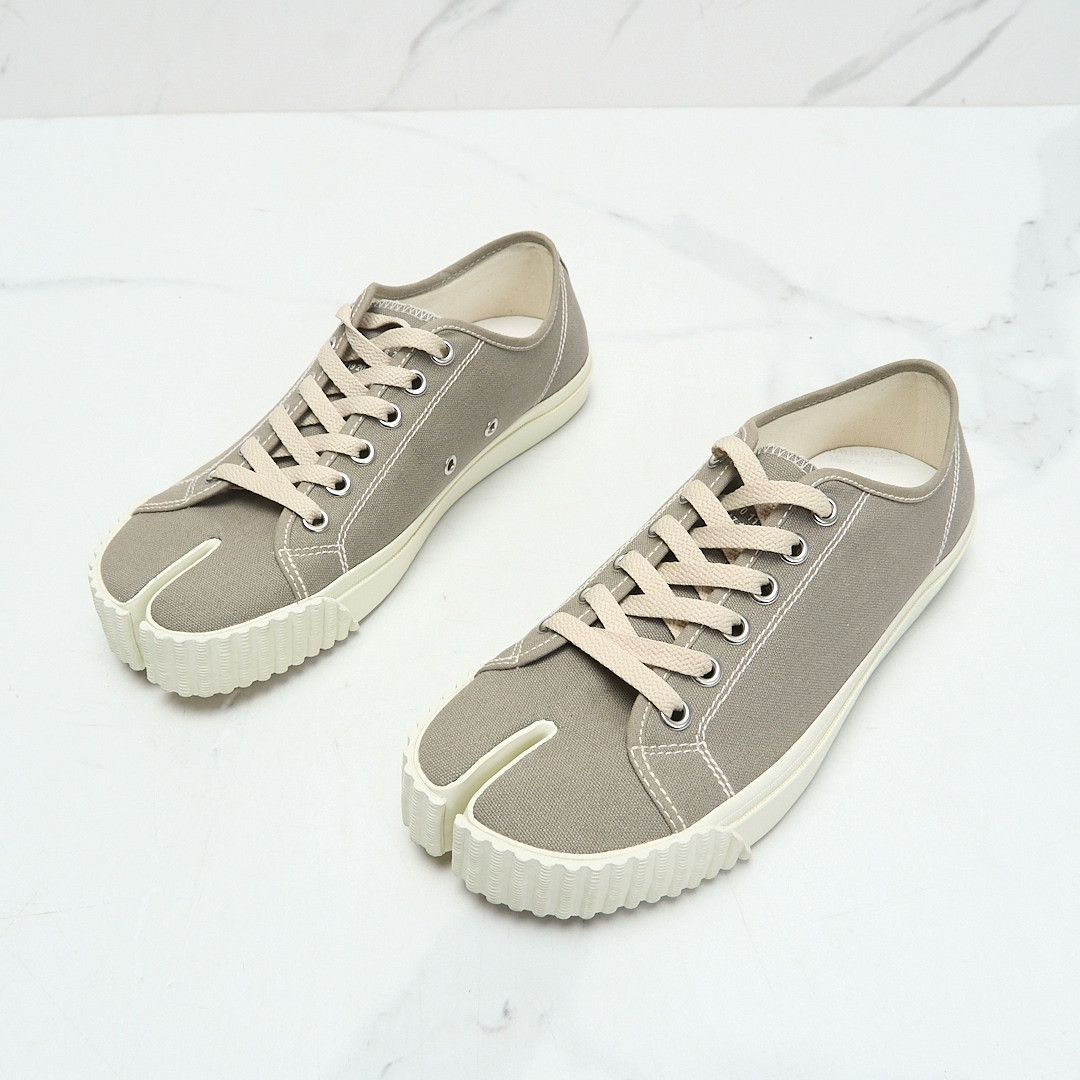 Maison Margiela Maison Margiela Men's Tabi Split-Toe Canvas Shoes Size US 8 / EU 41 - 1 Thumbnail