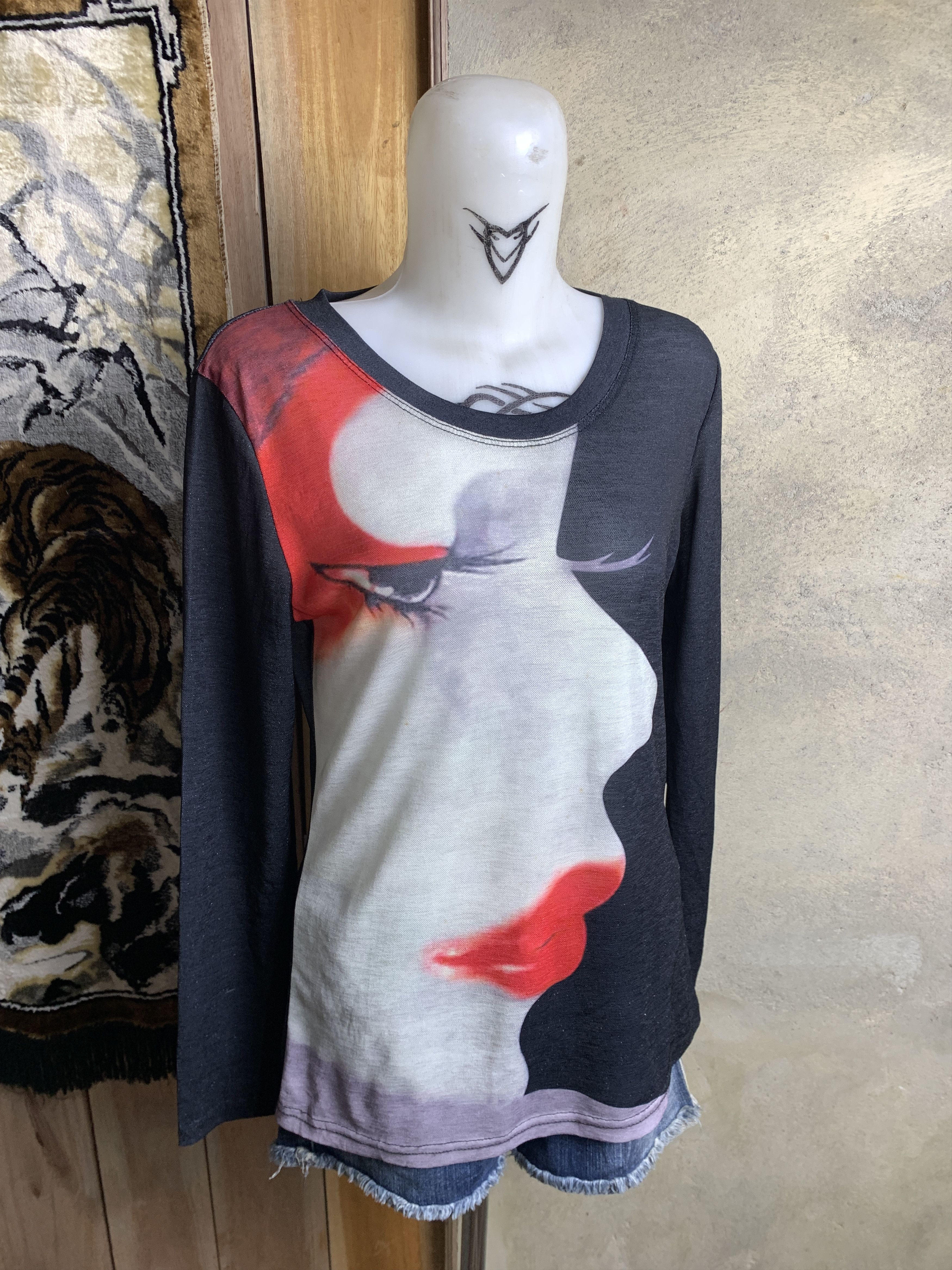 Japanese Brand Beauty Girl Face Longsleeve Mesh Top (L) Size L / US 10 / IT 46 - 2 Thumbnail
