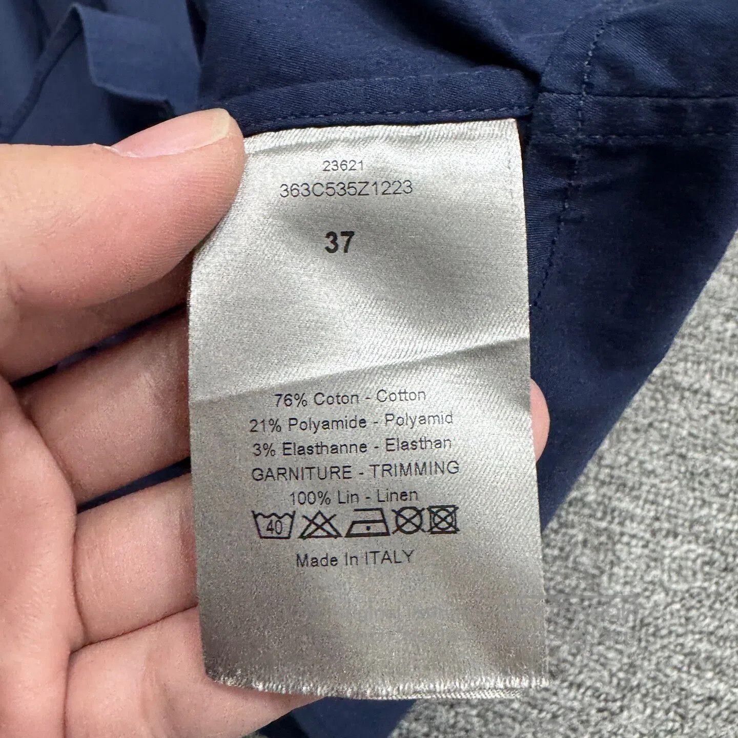 Dior Dior size37 Shirt with embroidered collar| Size US XXS / EU 40 - 4 Thumbnail