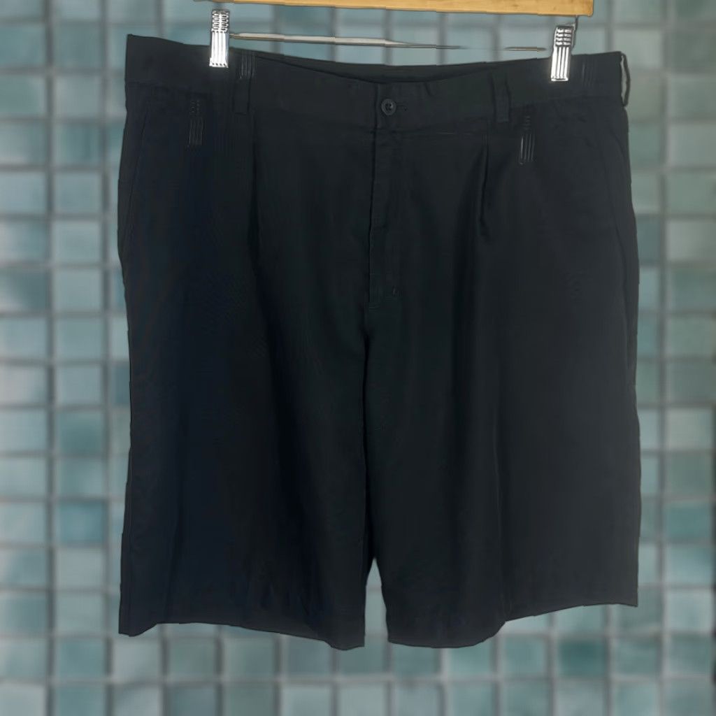 Nike Nike Golf Shorts Mens 36 Black Pleated Front Size US 36 / EU 52 - 1 Thumbnail