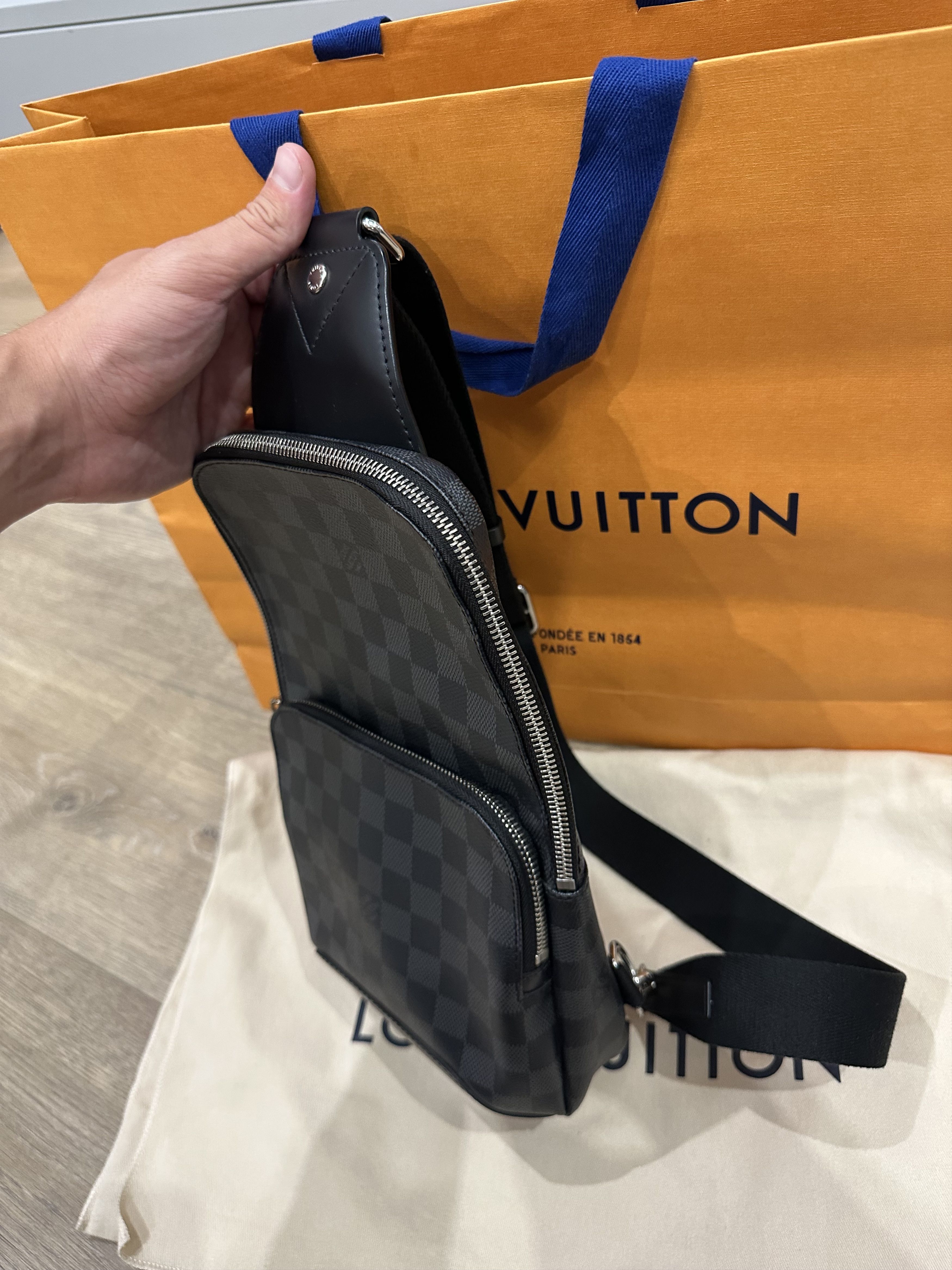 Louis Vuitton Louis Vuitton Avenue Sling Bag Size ONE SIZE - 4 Thumbnail