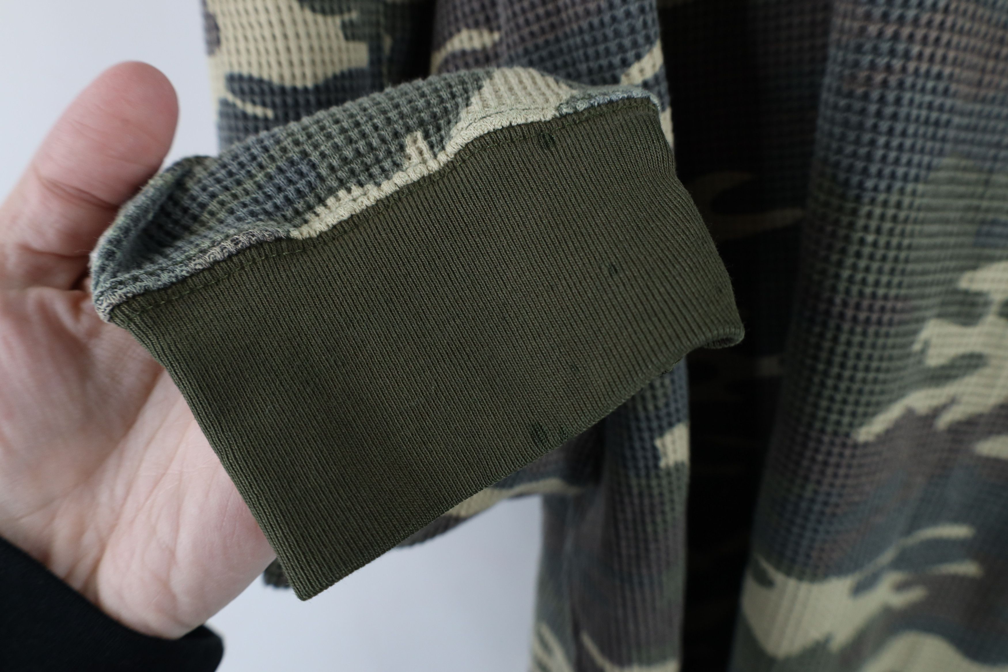 Vintage Vintage 90s Streetwear Camouflage Waffle Knit T-Shirt Size US L / EU 52-54 / 3 - 6 Thumbnail