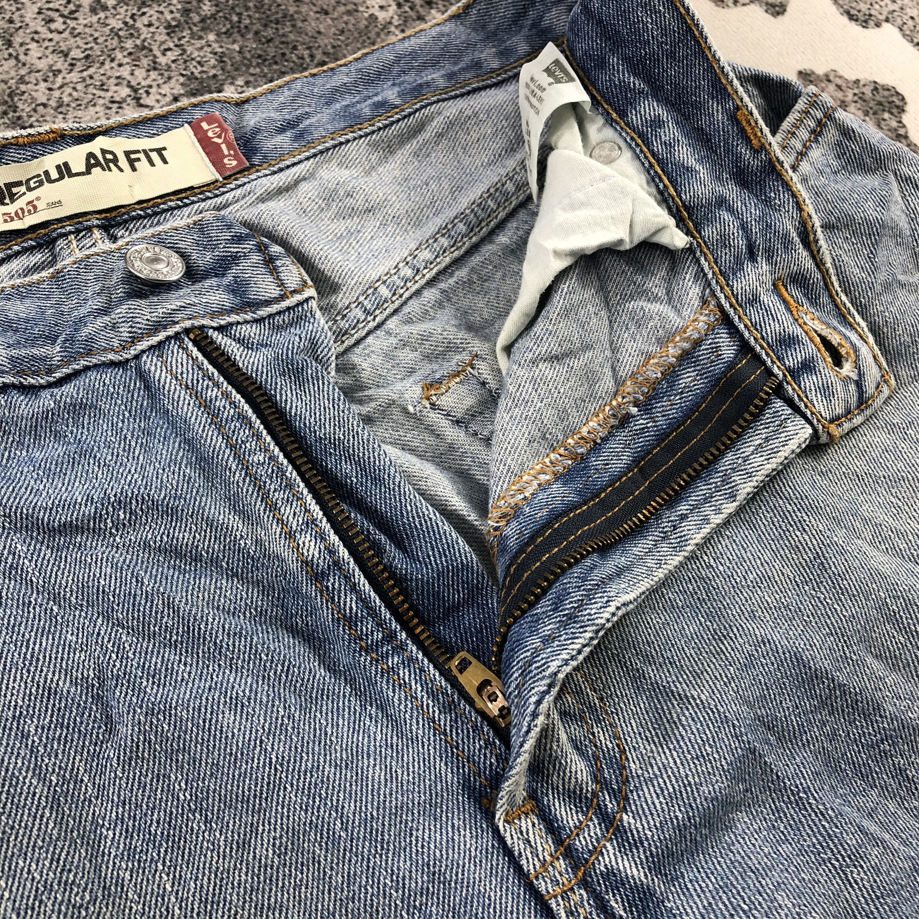 Levi's Vintage Levis 505 Jeans Faded Blue Denim KJ1120 Size US 33 - 9 Thumbnail