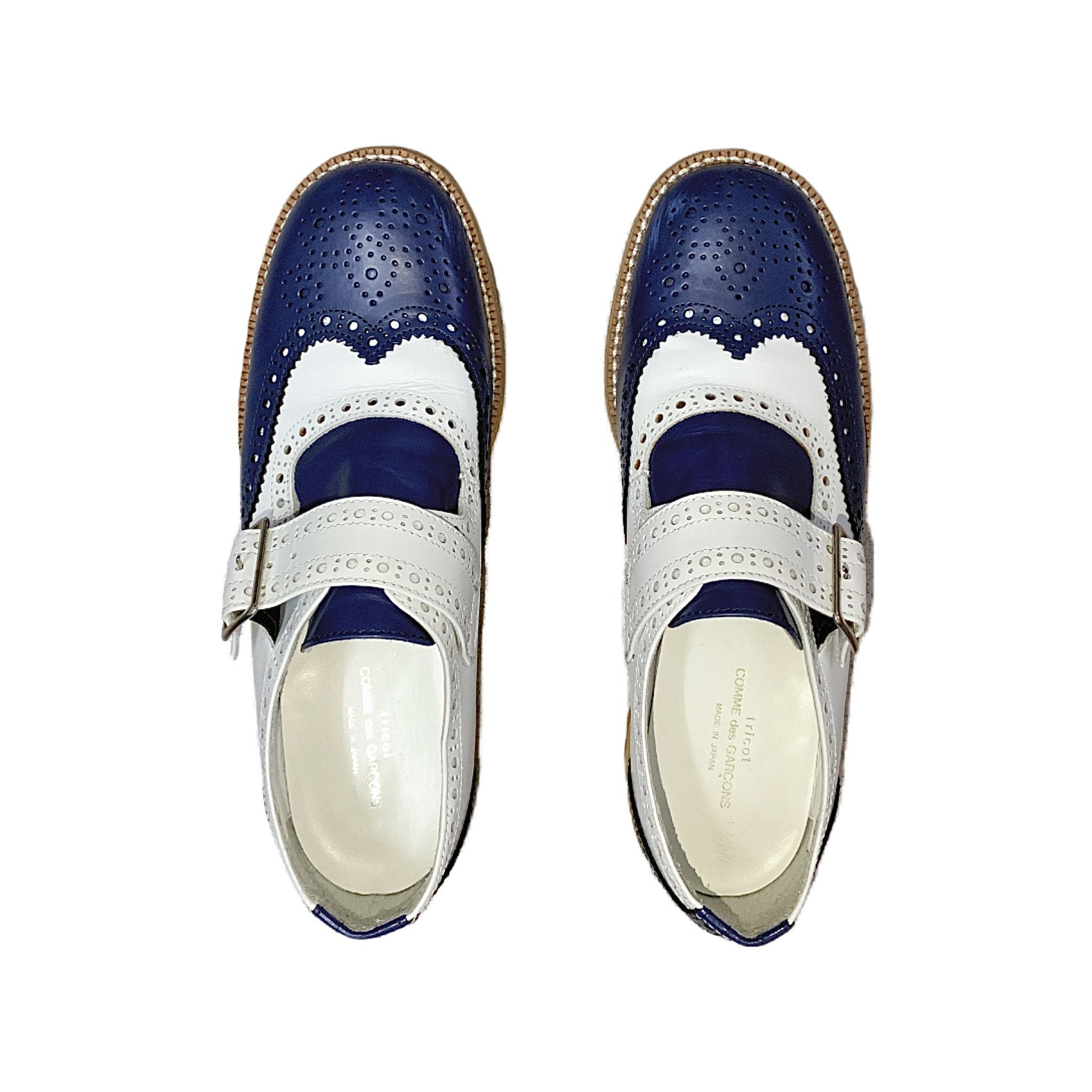Carved leather shoes