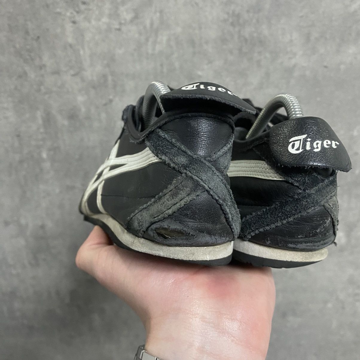 Asics Vintage Asics Onitsuka Tiger Black/White Low Top Sneakers Size US 6.5 / EU 39-40 - 8 Thumbnail