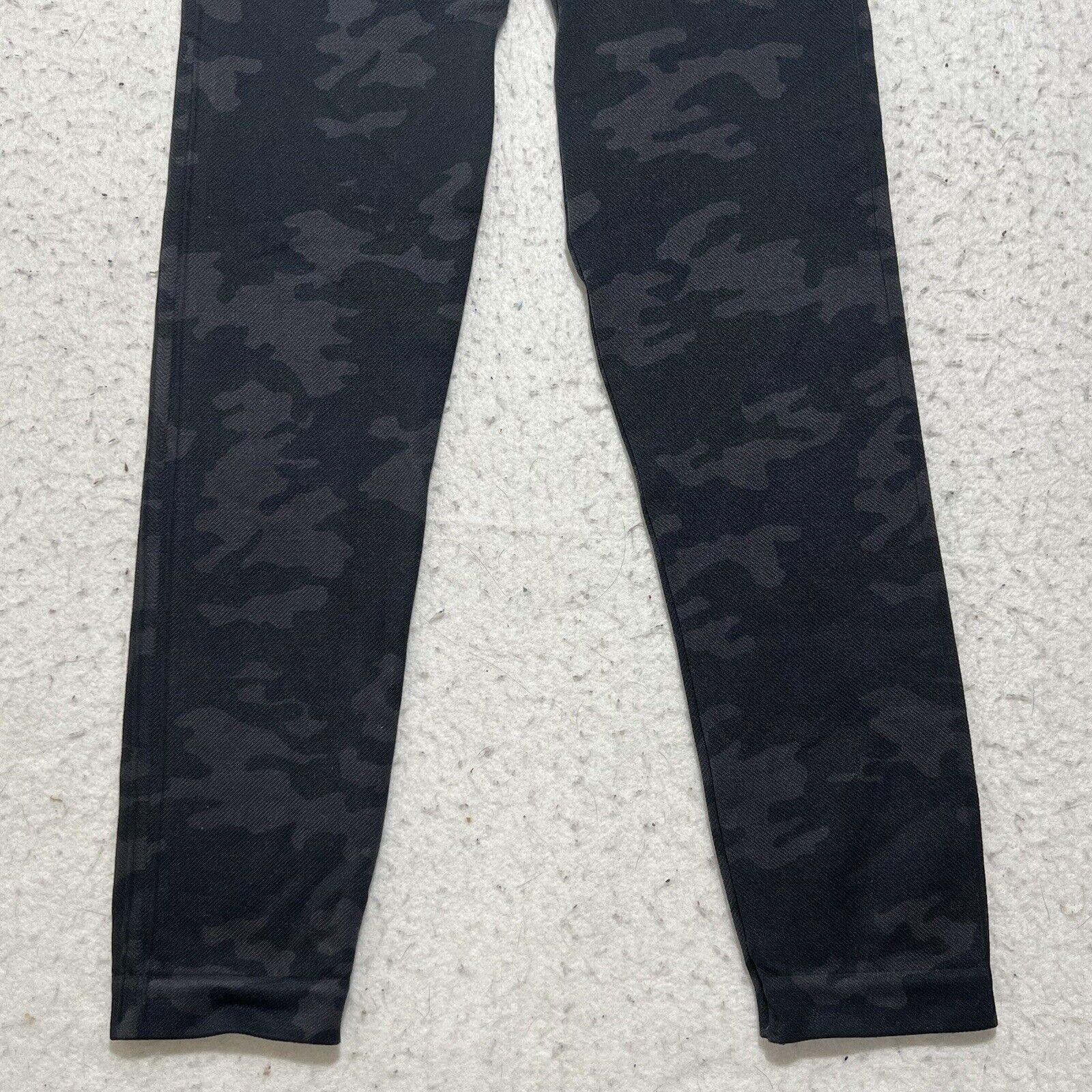 Spanx Spanx Capri Length Athletic Leggings Camouflage Pull On Camo Size 28" / US 6 / IT 42 - 7 Thumbnail