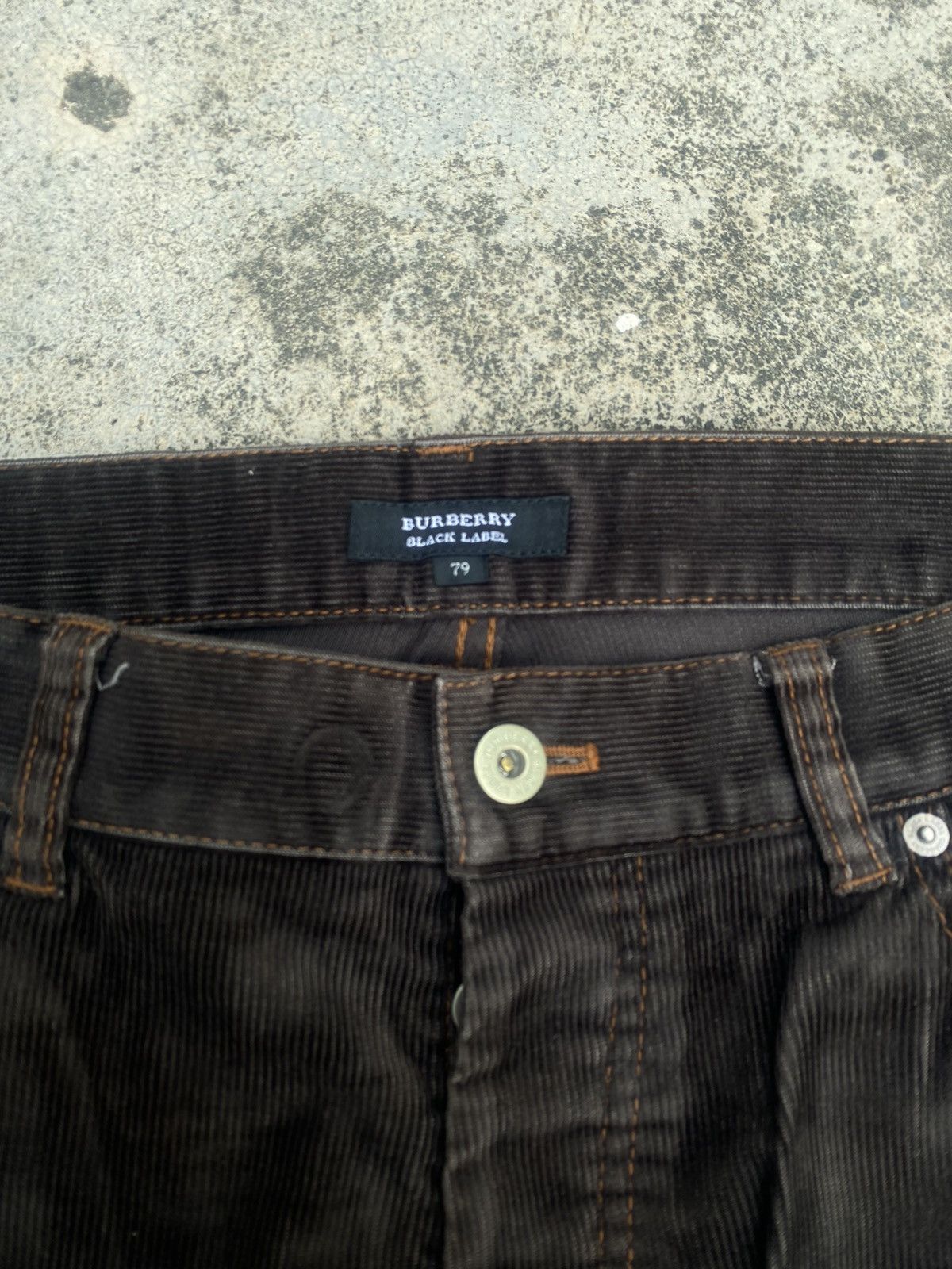 Burberry × Designer × Japanese Brand Burberry Loose Corduroy Pants Size US 32 / EU 48 - 5 Thumbnail